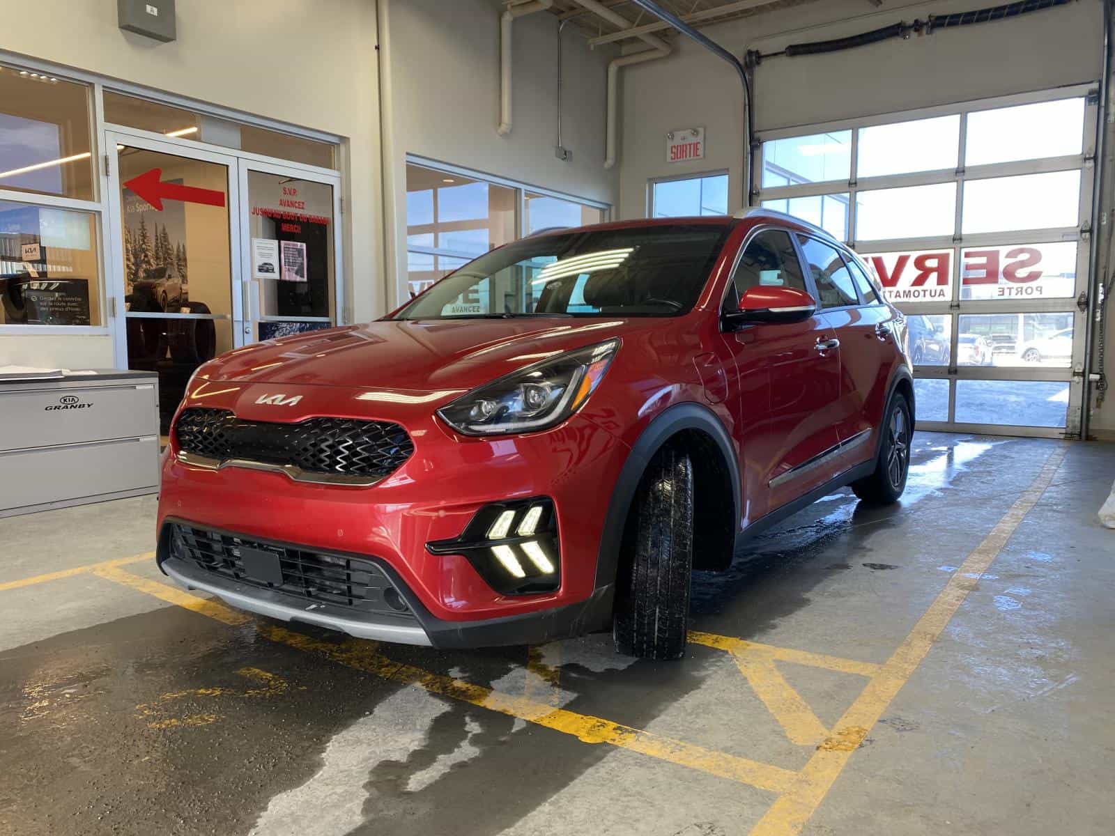 2022 Kia Niro SX Touring Plug-In - Image 3