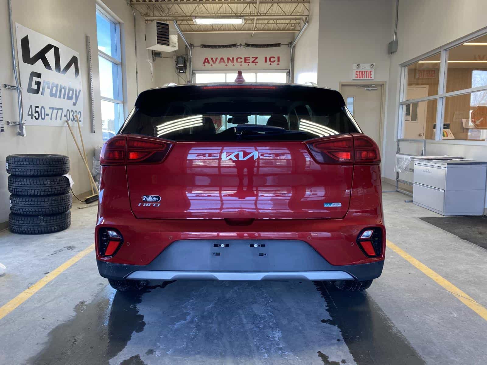 2022 Kia Niro SX Touring Plug-In - Image 5