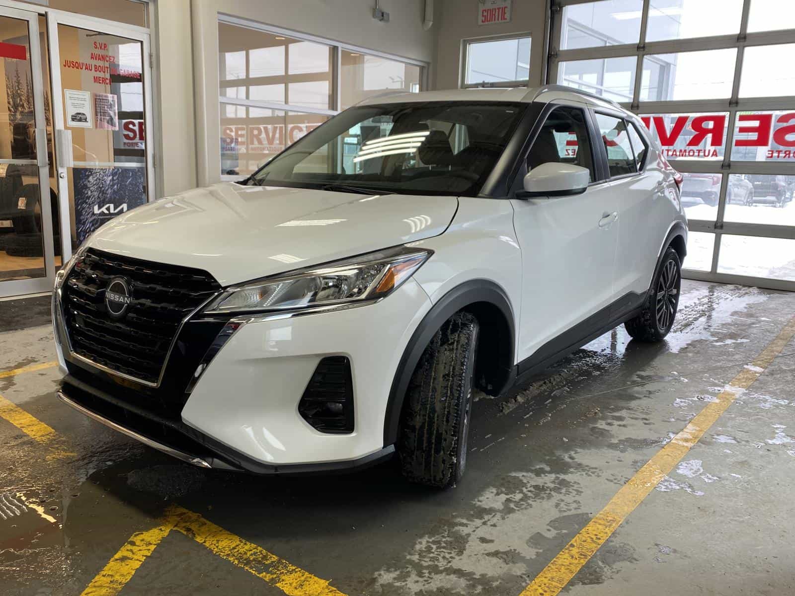 Image 2 Nissan Kicks SV 2023