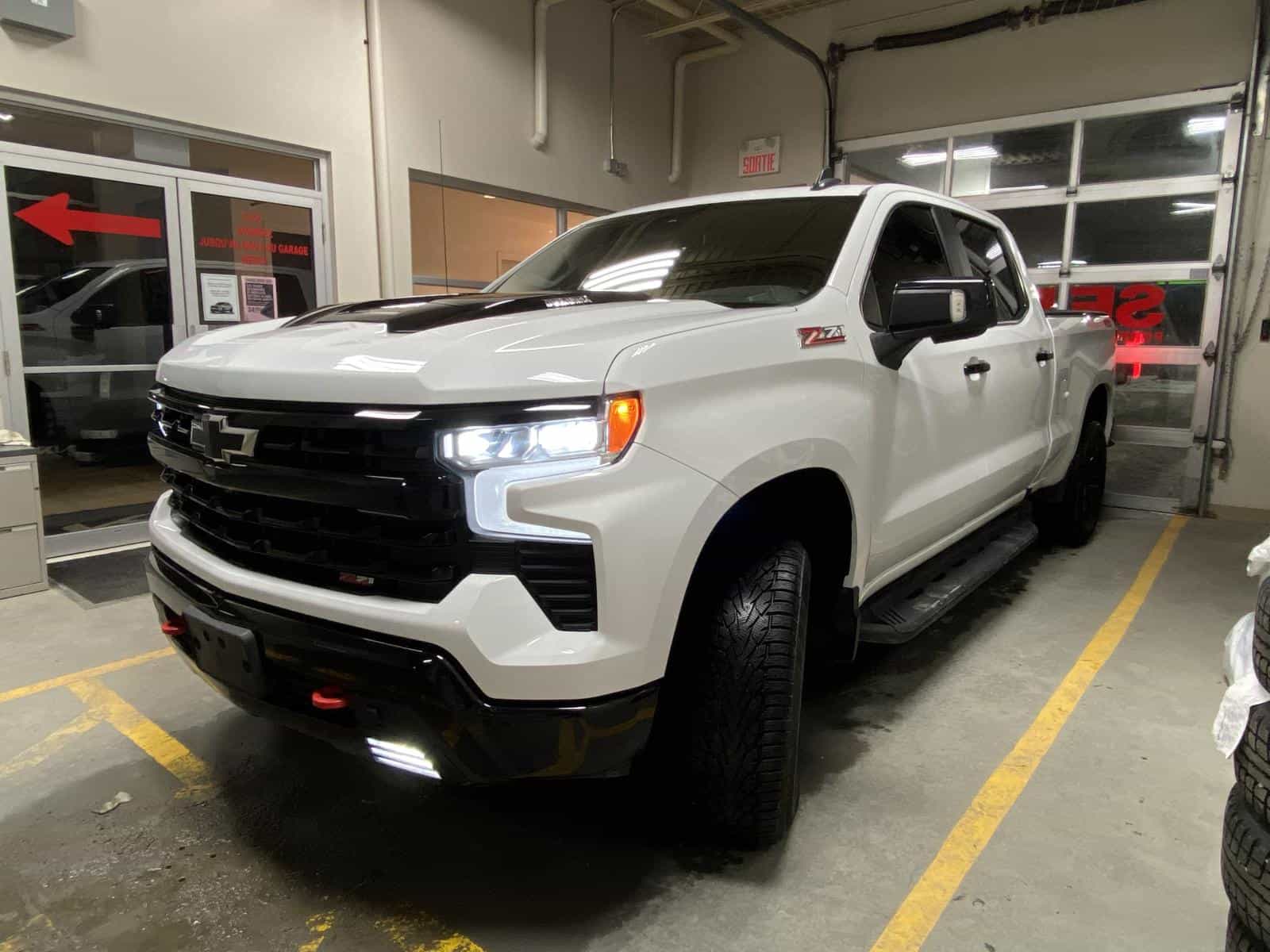 2023 Chevrolet Silverado 1500 LT Trail Boss - Image 4