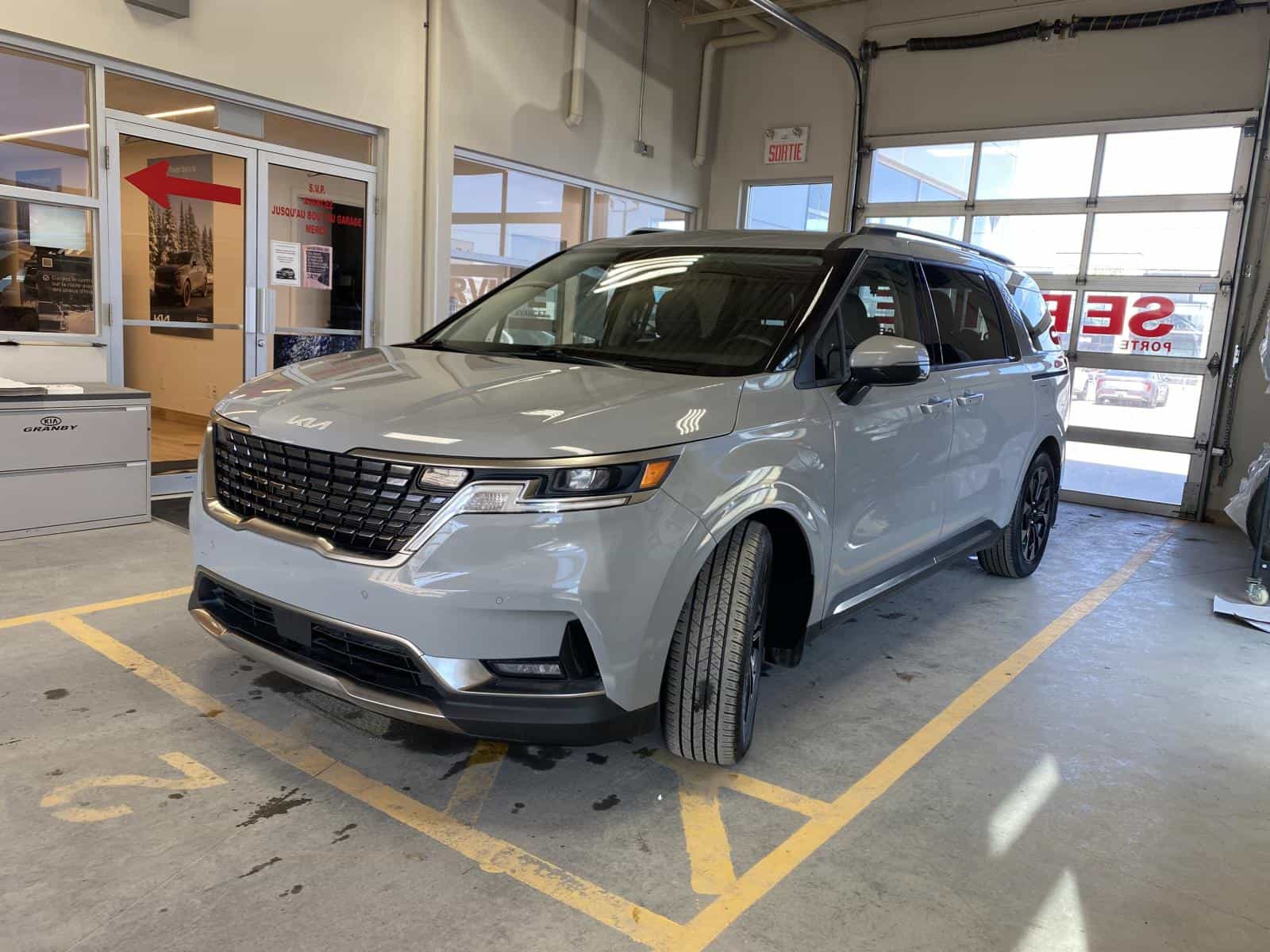 2024 Kia Carnival EX - Image 3