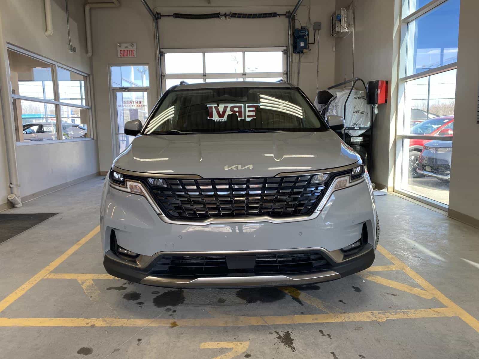 2024 Kia Carnival EX - Image 2