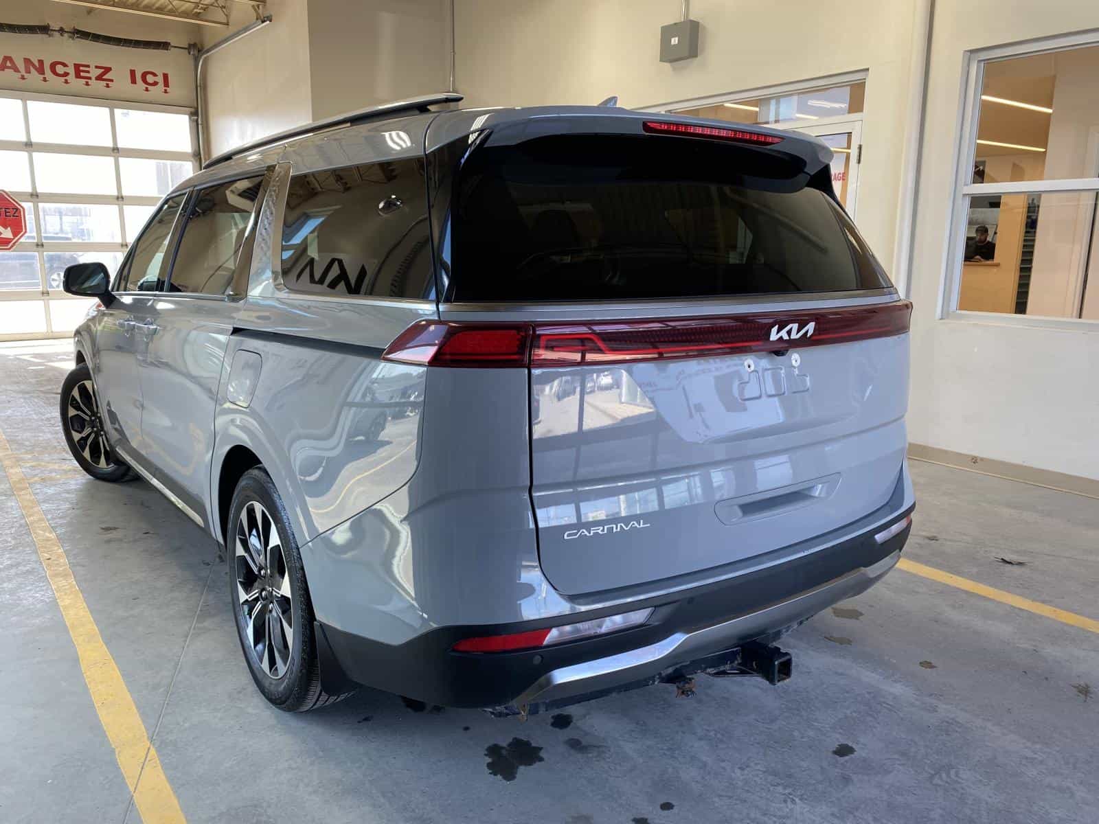 2024 Kia Carnival EX - Image 4