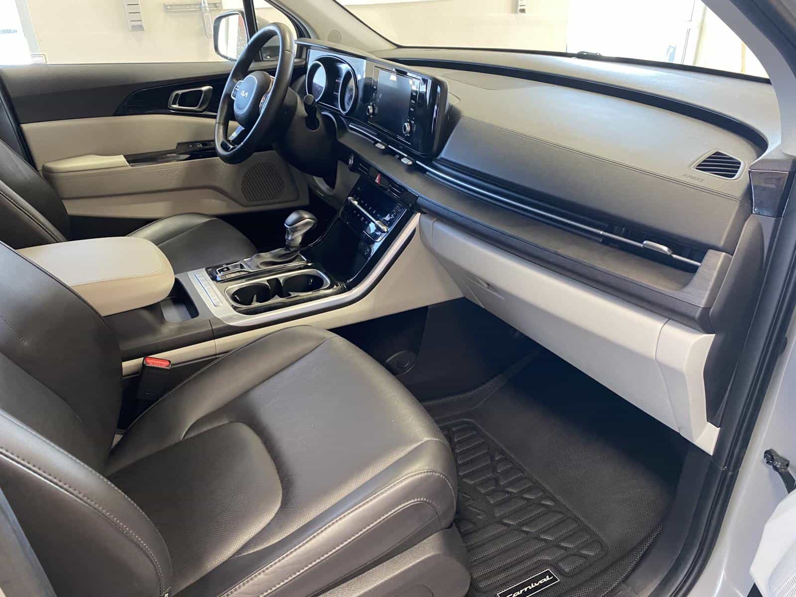 2024 Kia Carnival EX - Image 8