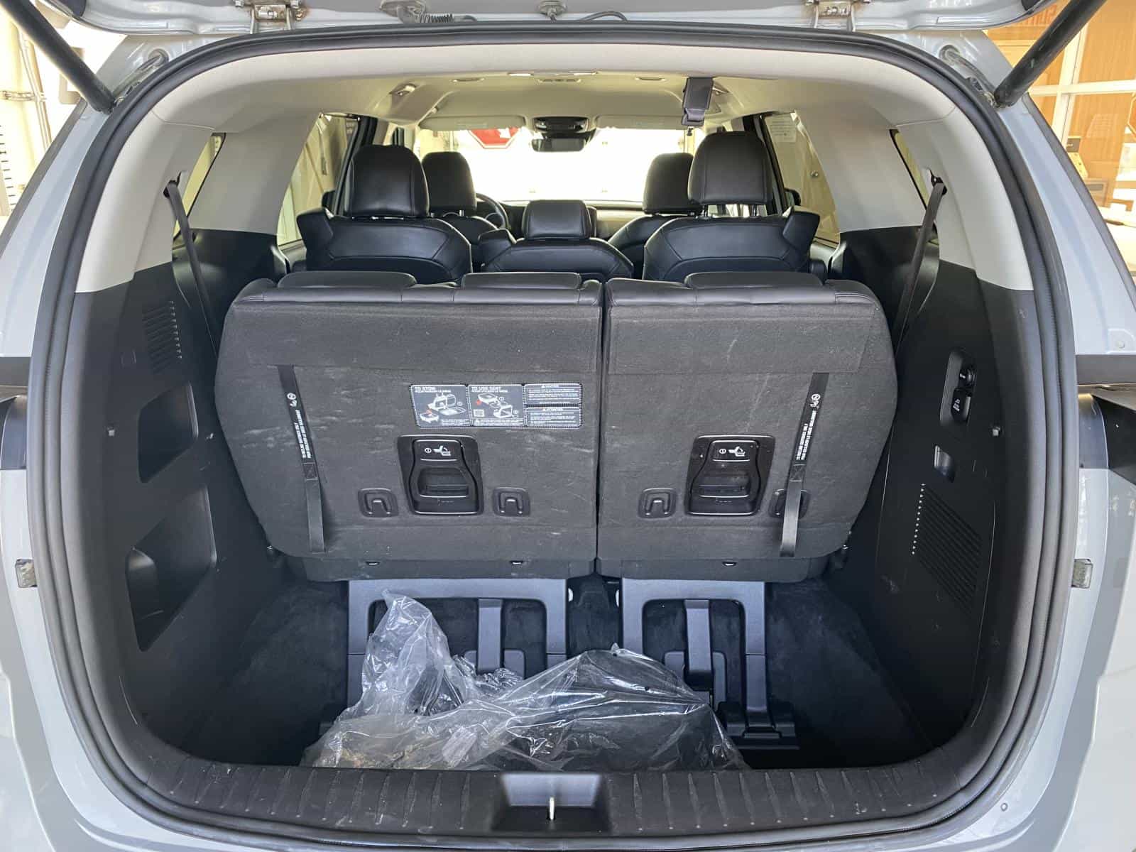 2024 Kia Carnival EX - Image 11