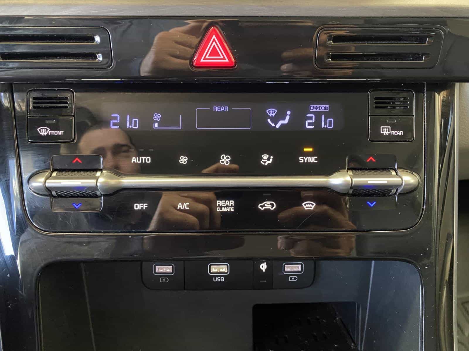 2024 Kia Carnival EX - Image 14