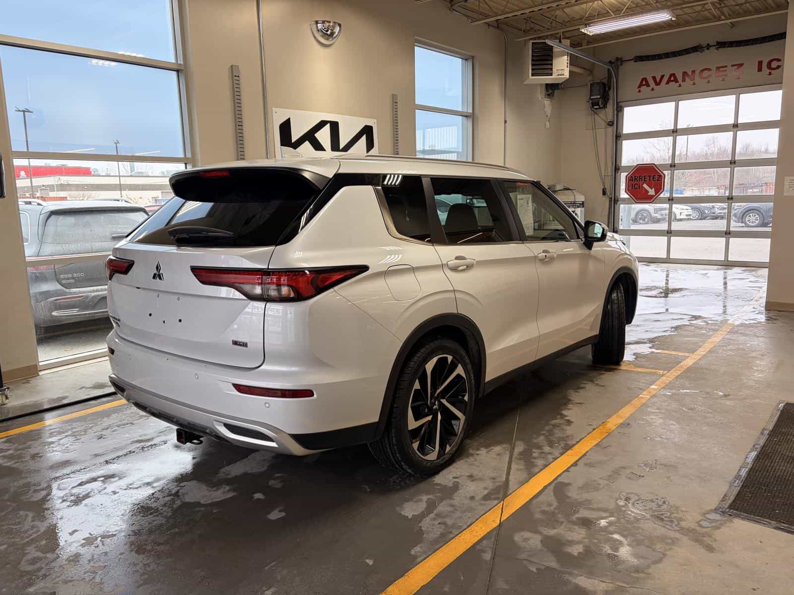 Image 6 Mitsubishi Outlander SEL 2023