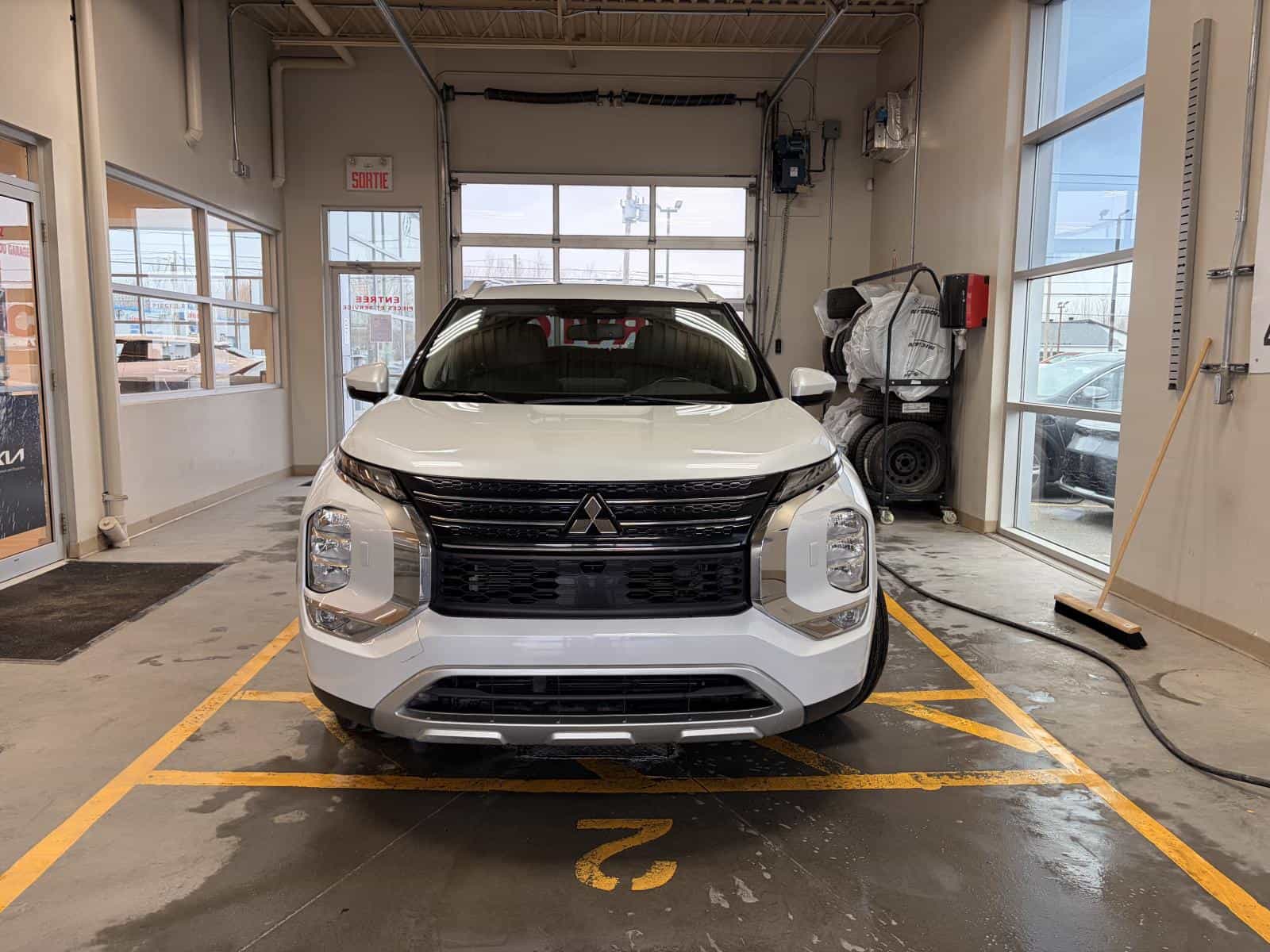 Image 2 Mitsubishi Outlander SEL 2023