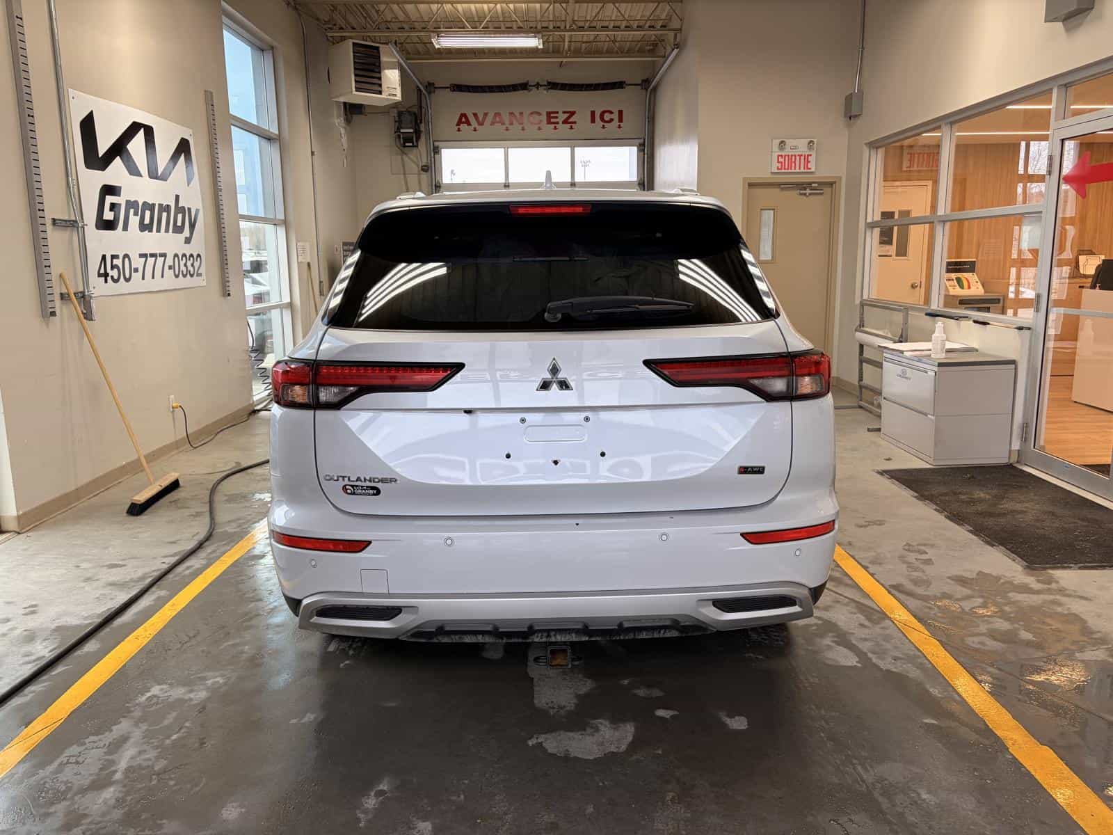 Image 5 Mitsubishi Outlander SEL 2023