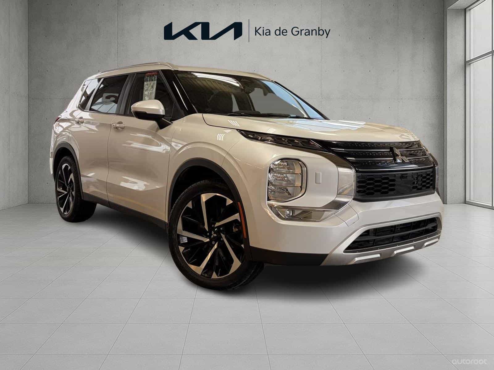 2023 Mitsubishi Outlander SEL - Image 1