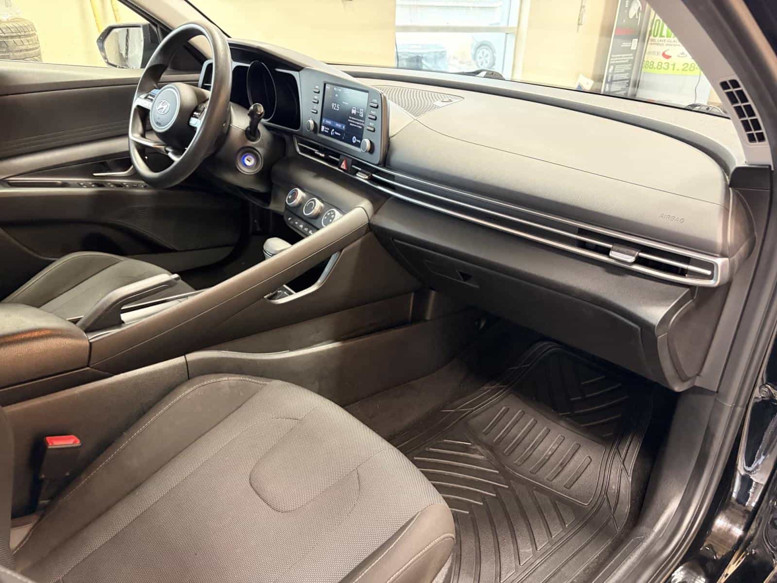 Image 8 Hyundai Elantra Essential 2022