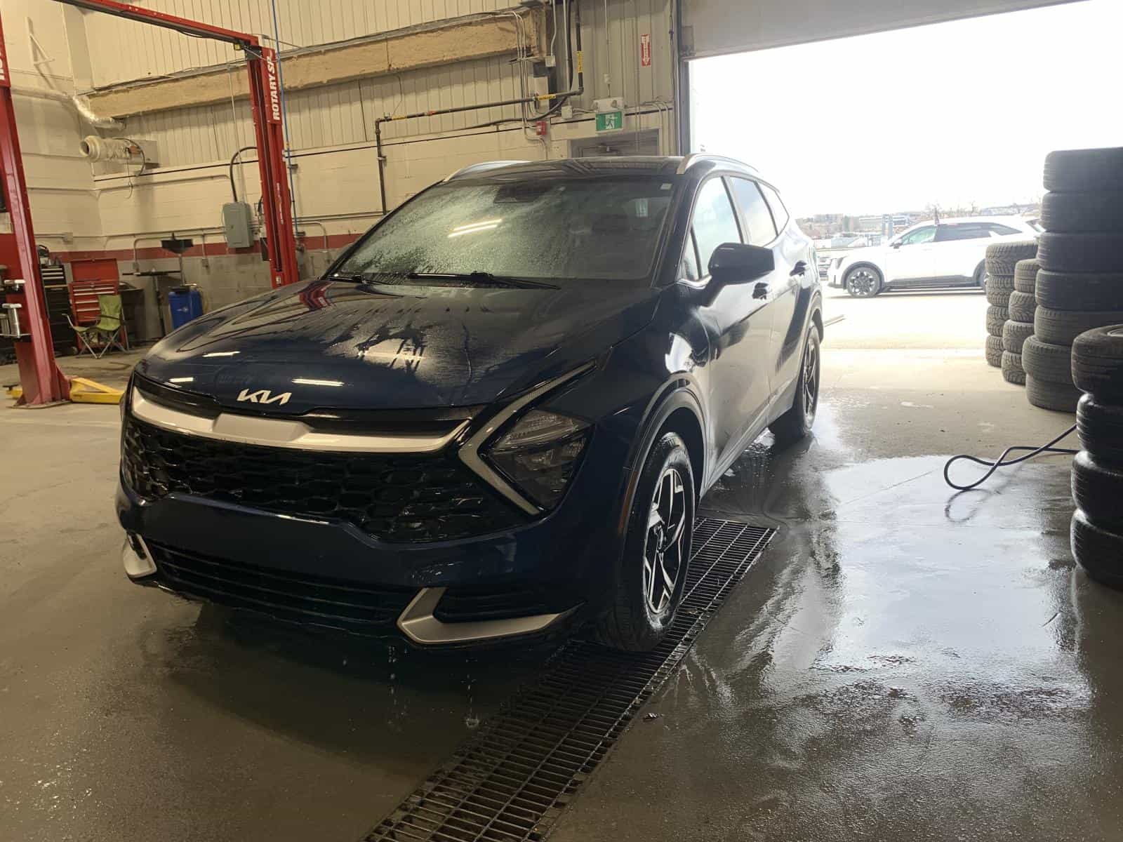 2023 Kia Sportage LX - Image 1