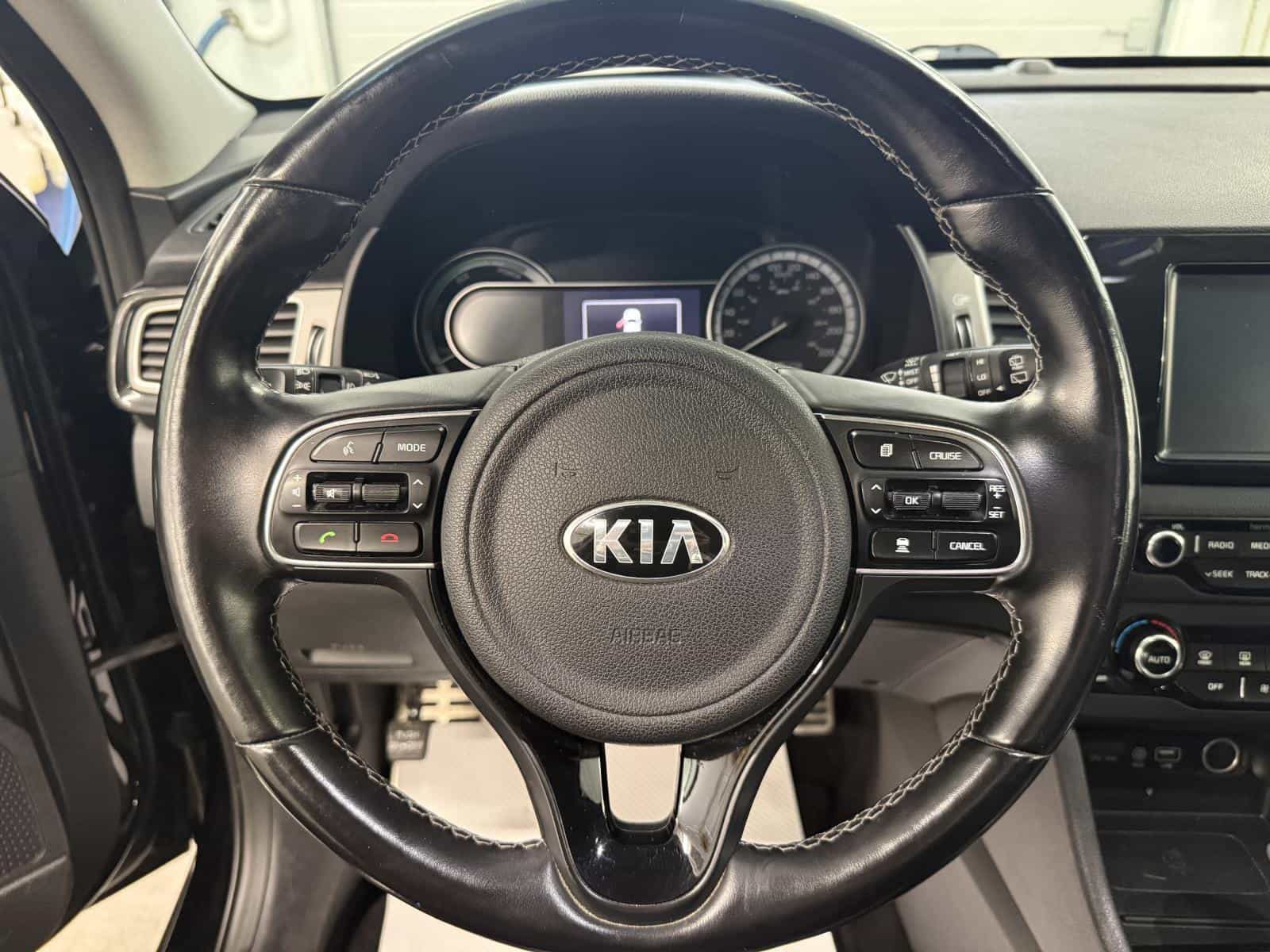 2019 Kia Niro SX Touring - Image 11