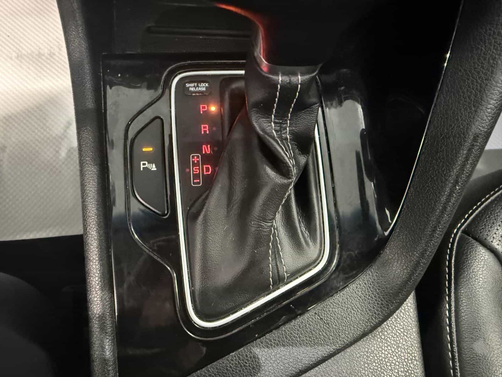 2019 Kia Niro SX Touring - Image 17