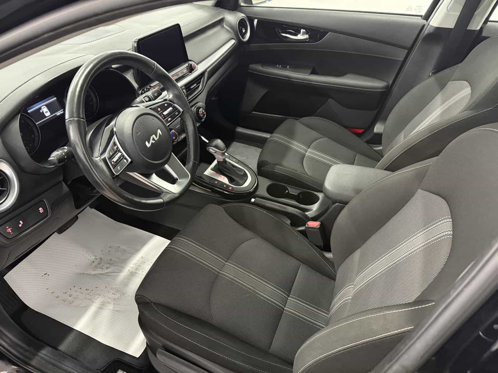 2022 Kia Forte EX - Image 10