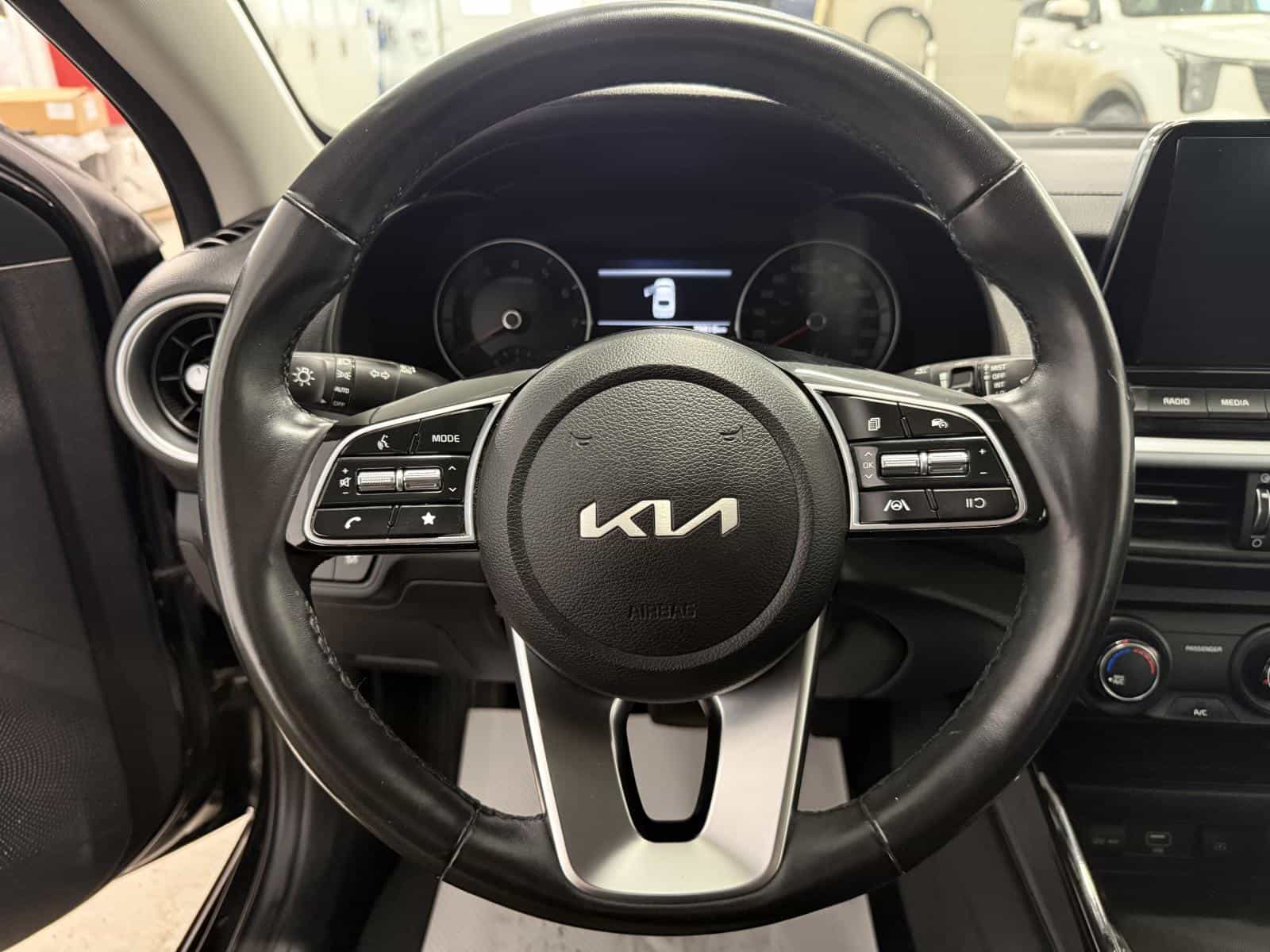 2022 Kia Forte EX - Image 13