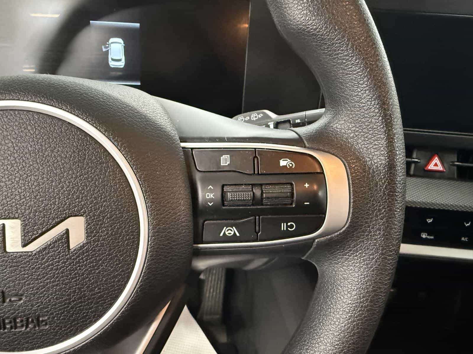 2023 Kia Sportage LX - Image 12