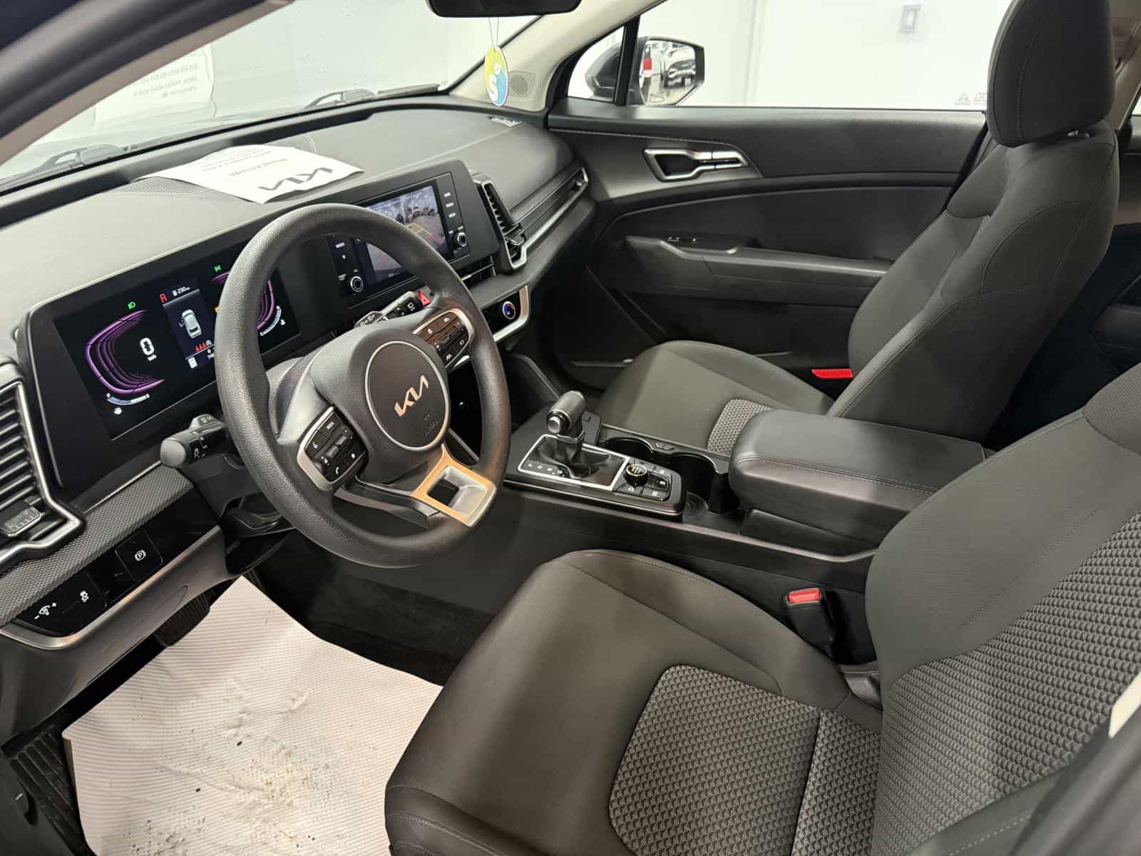 2023 Kia Sportage LX - Image 16