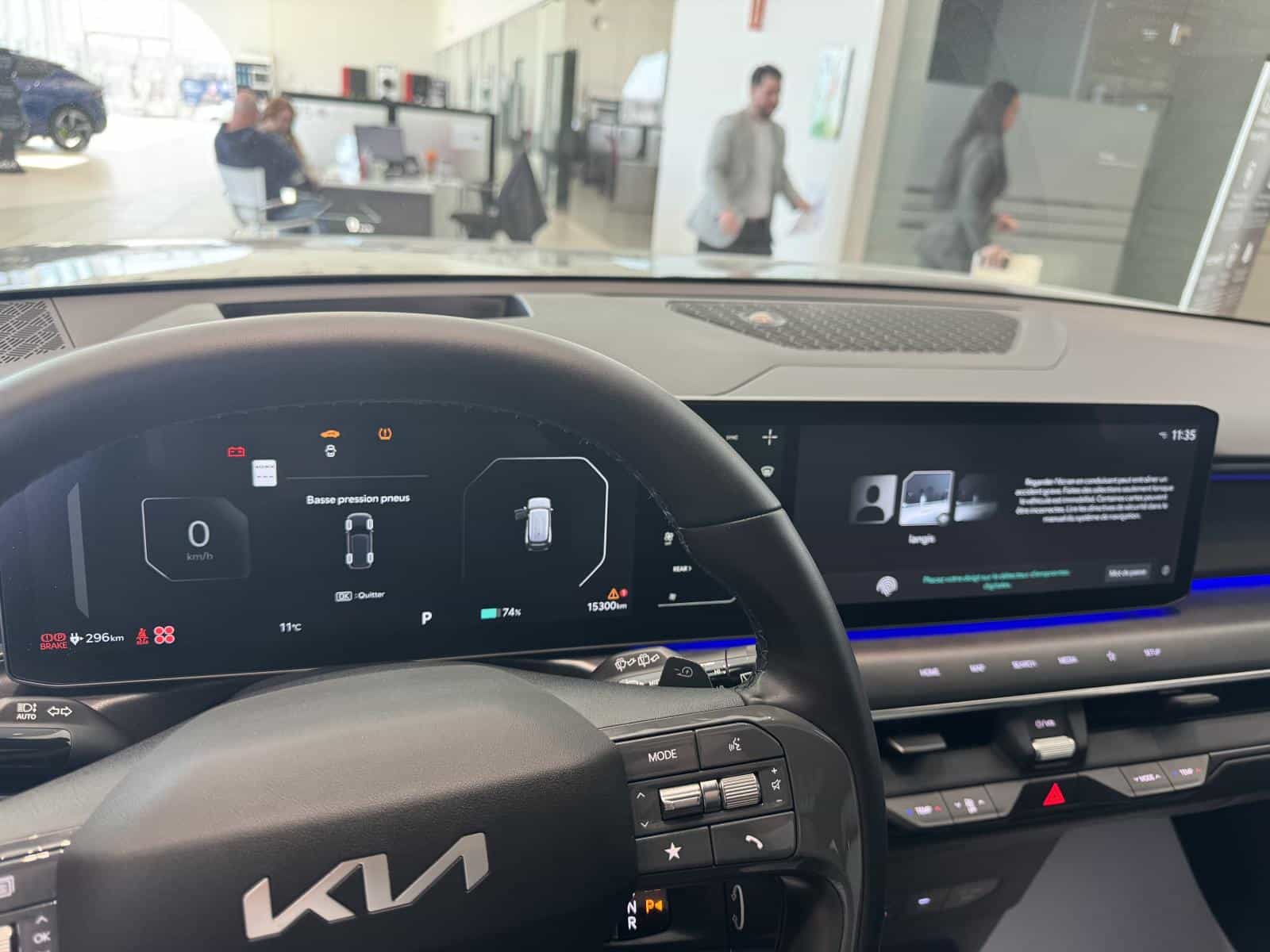 2024 Kia EV9 Land w/GT-Line - Image 14