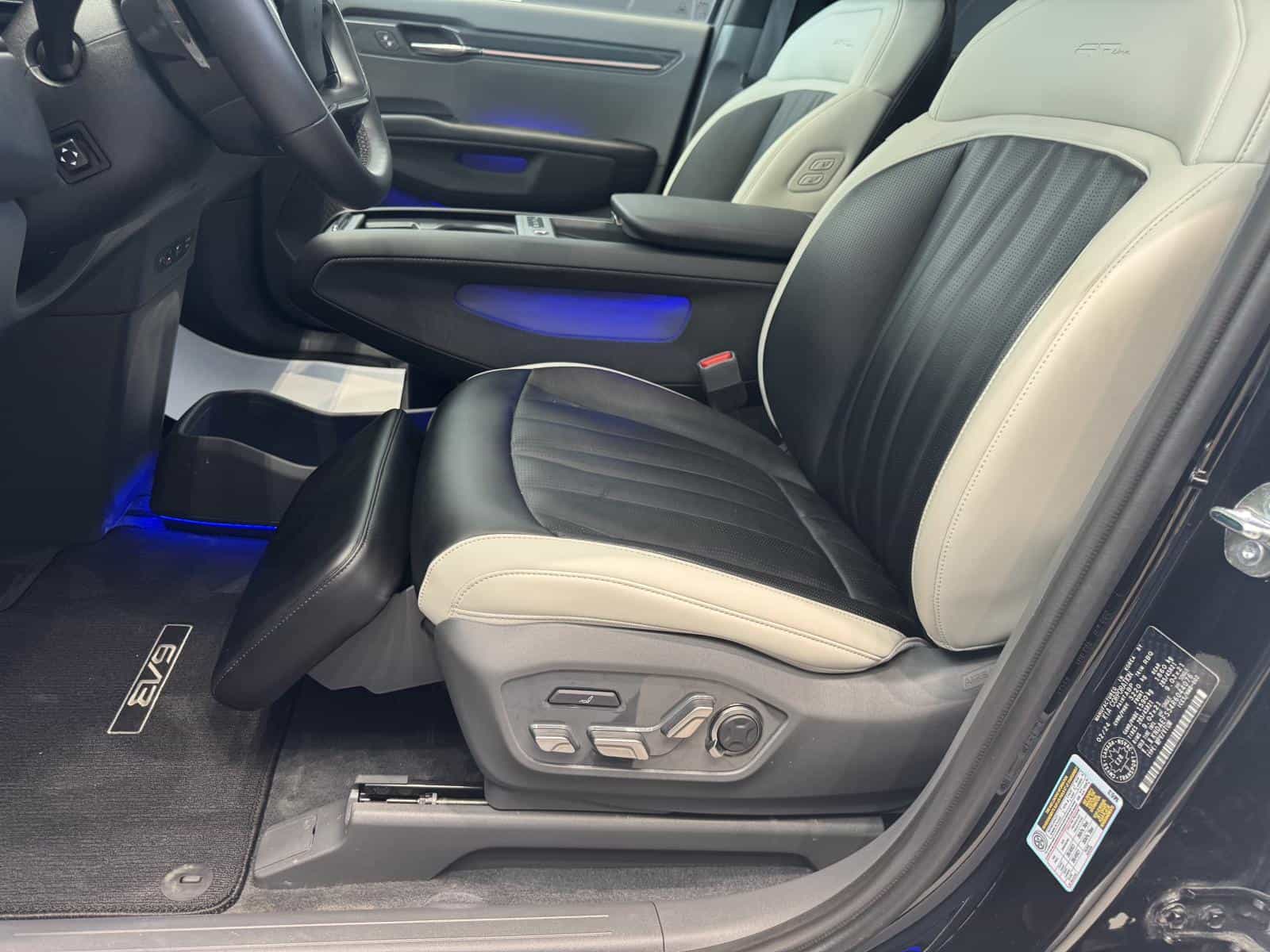 2024 Kia EV9 Land w/GT-Line - Image 23