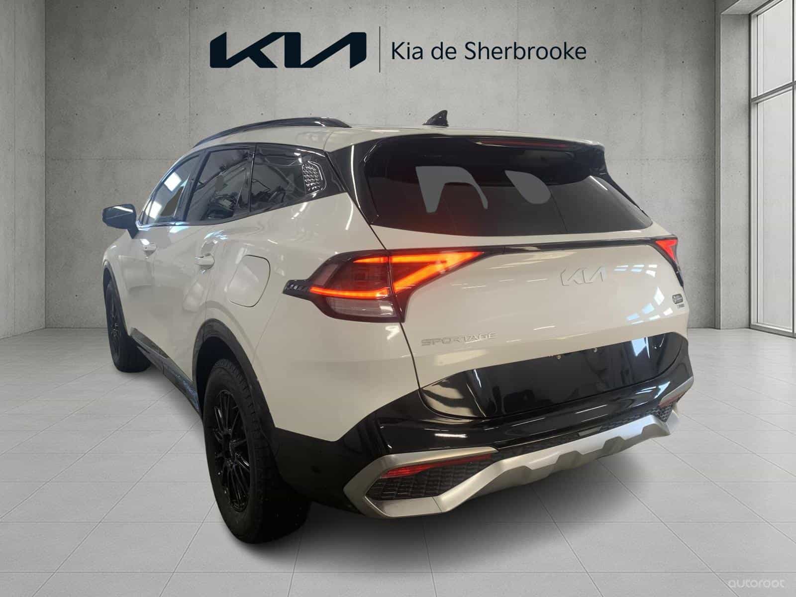 2025 Kia Sportage SX PHEV - Image 6