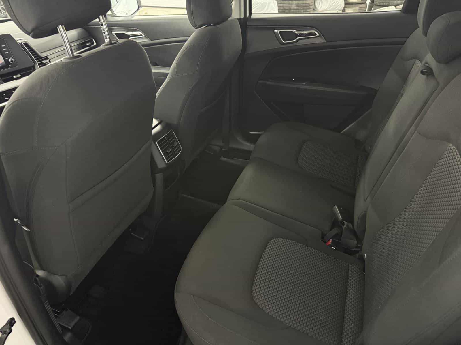 2024 Kia Sportage LX - Image 15