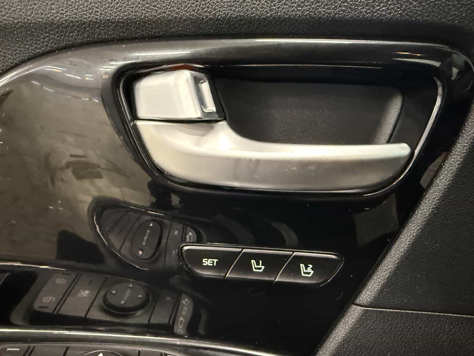 2017 Kia Niro SX Touring - Image 13