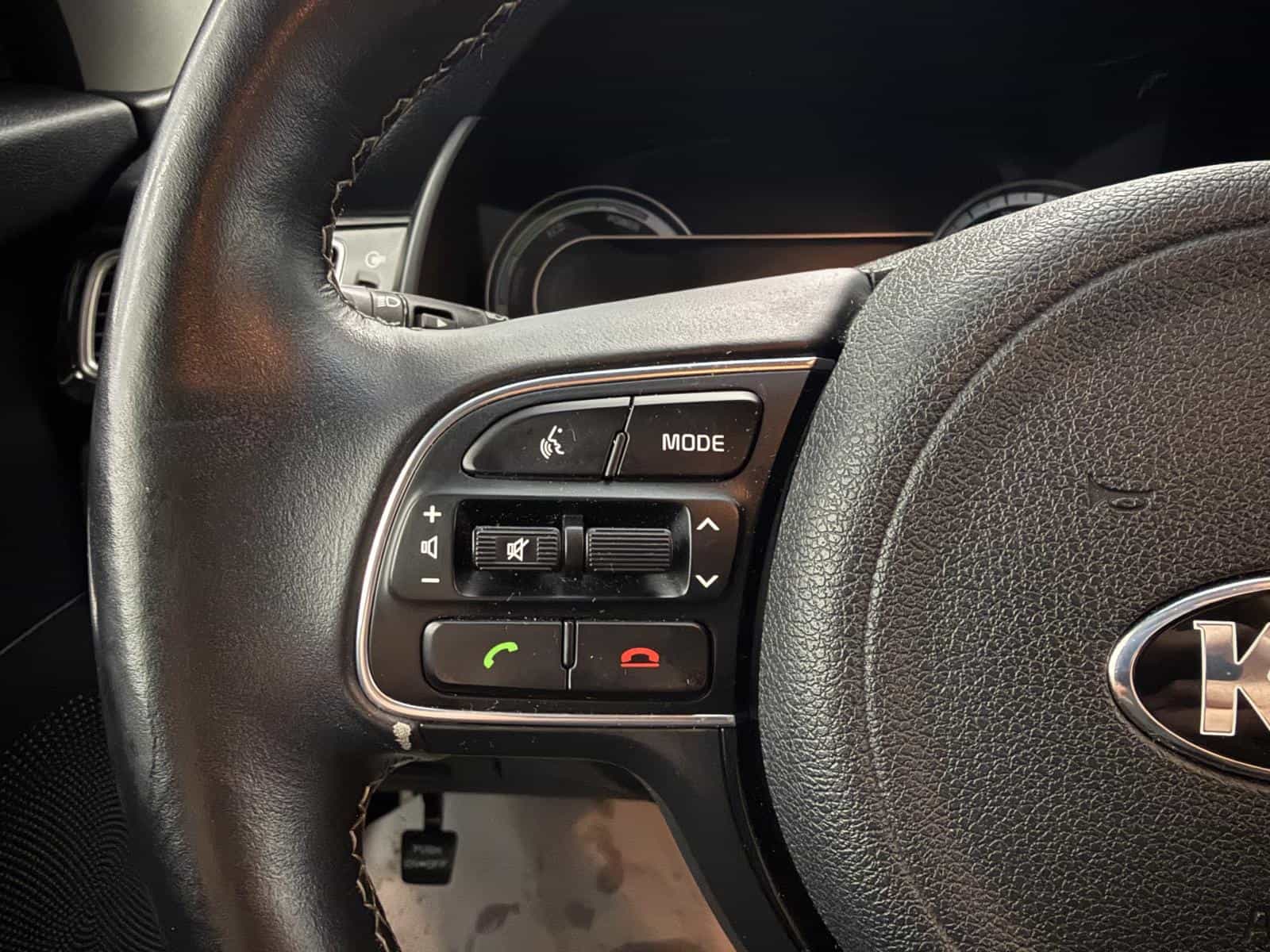 2017 Kia Niro SX Touring - Image 16