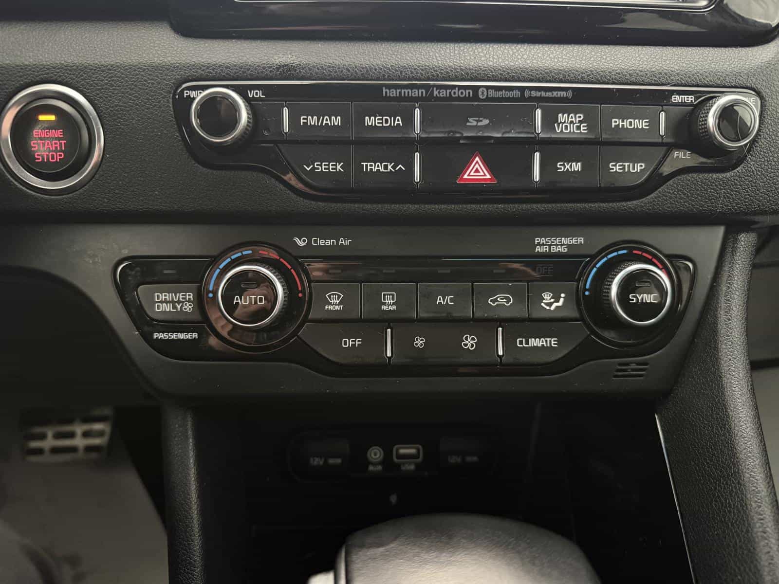 2017 Kia Niro SX Touring - Image 19