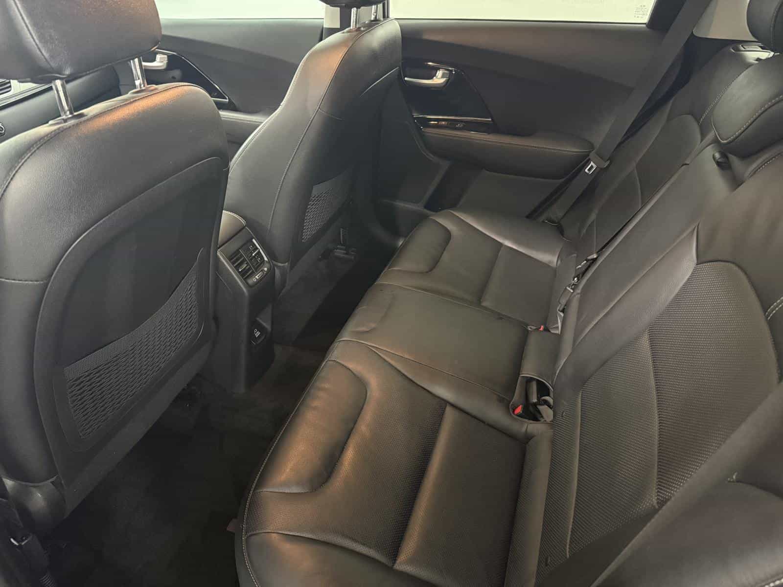 2017 Kia Niro SX Touring - Image 11