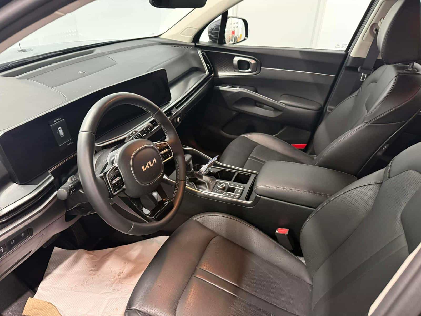 2025 Kia Sorento EX 2.5T - Image 8