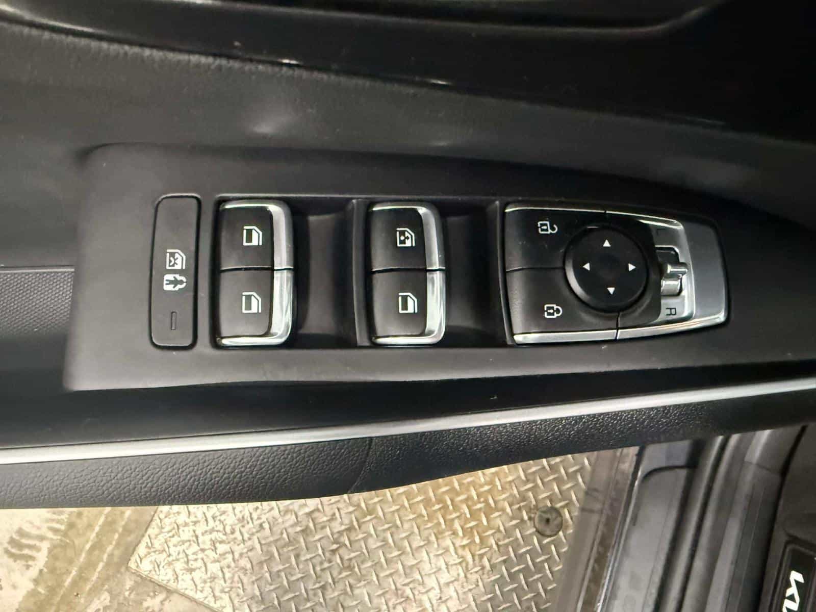 2025 Kia Sorento EX 2.5T - Image 7