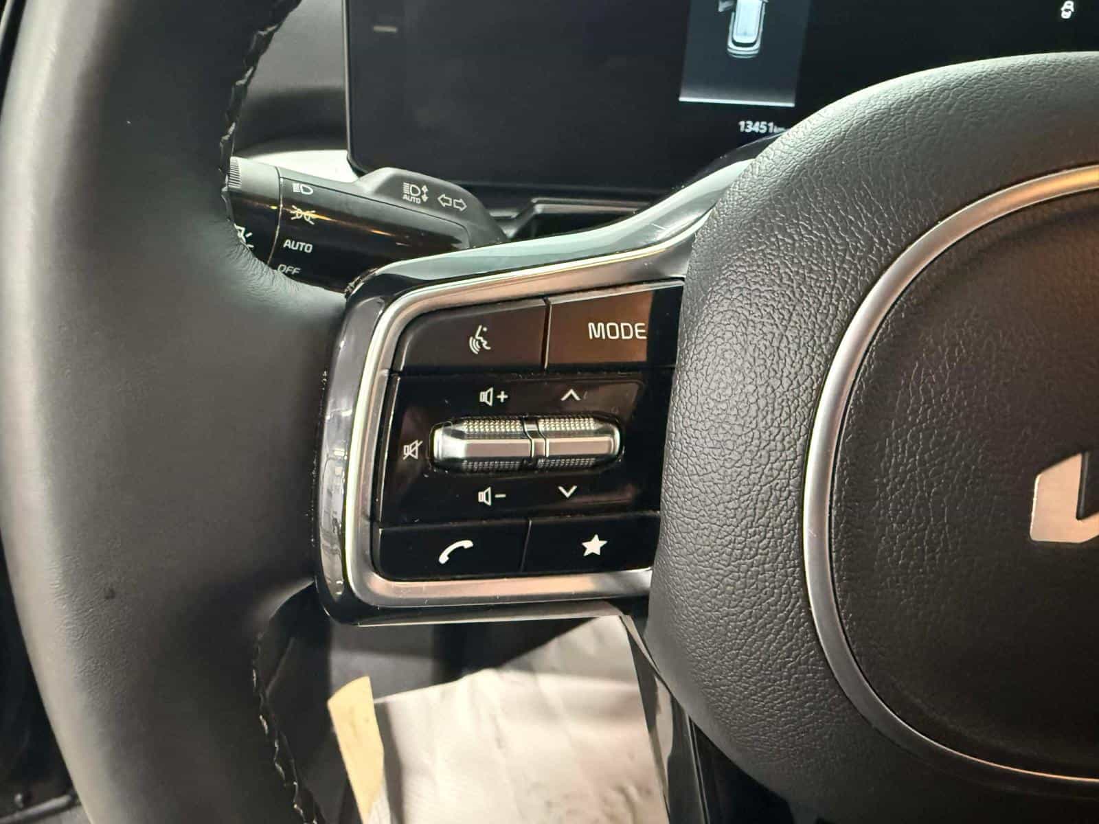 2025 Kia Sorento EX 2.5T - Image 9