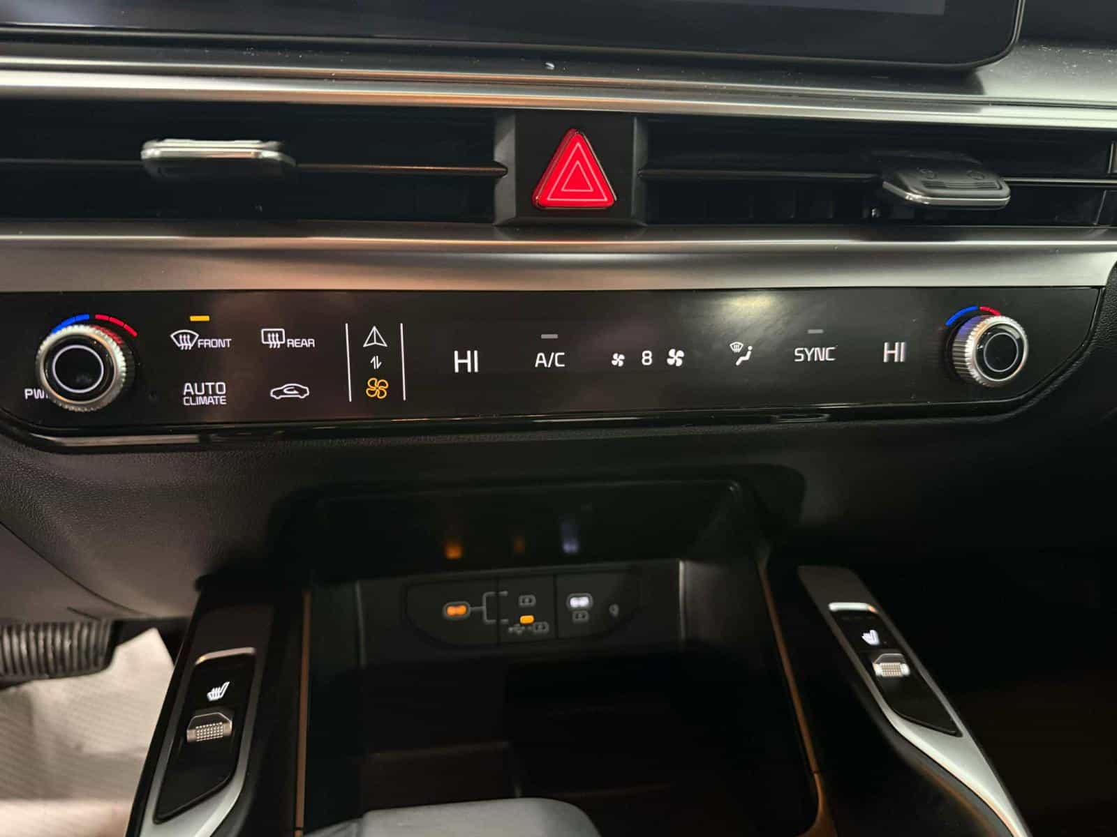 2025 Kia Sorento EX 2.5T - Image 13