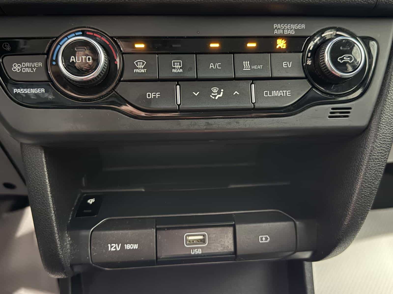 2020 Kia Niro EV SX Touring - Image 15