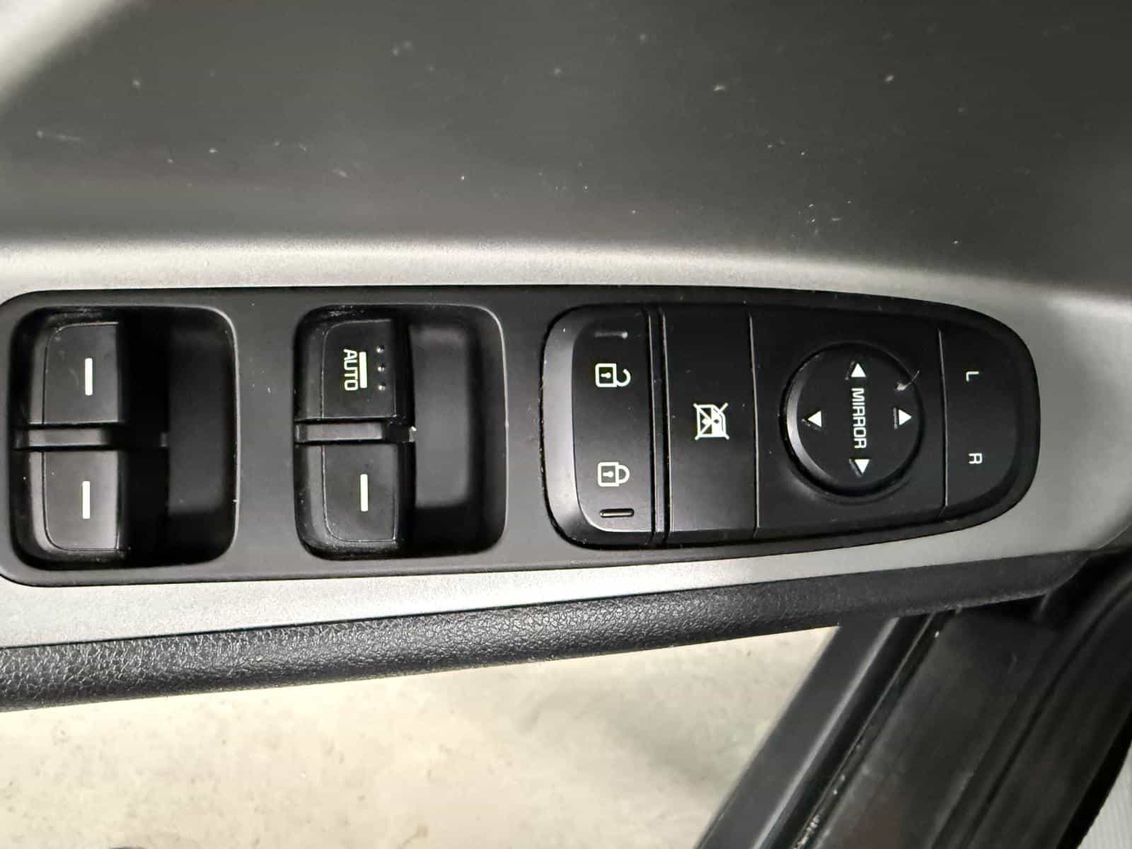 2019 Kia Niro L - Image 10