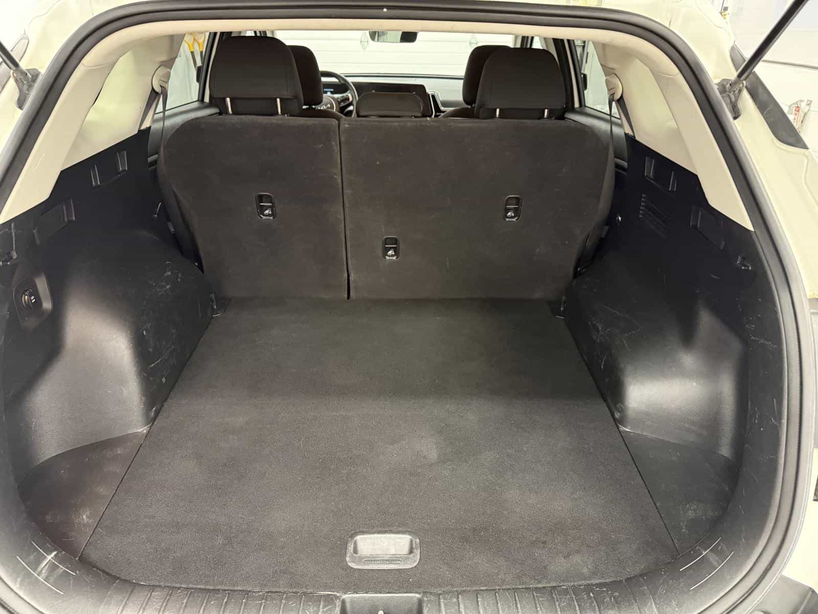 2023 Kia Sportage LX - Image 6