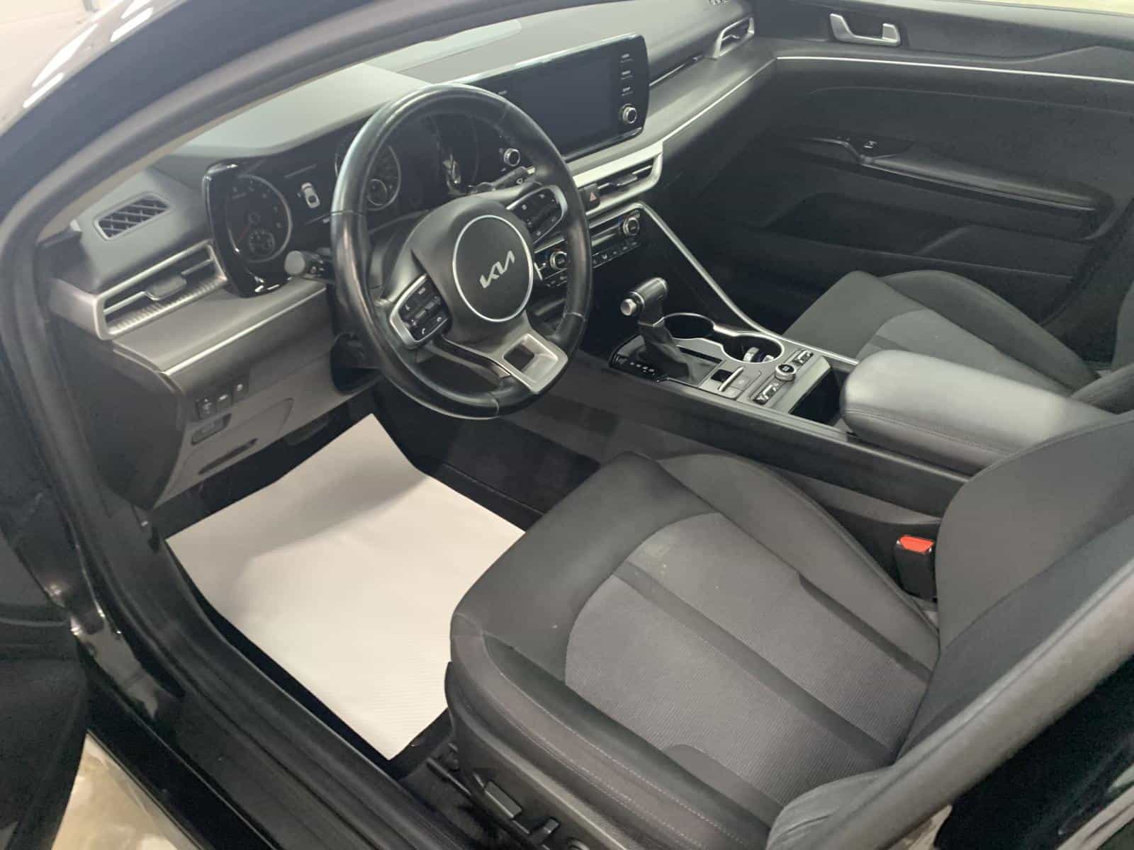 2022 Kia K5 LX - Image 6