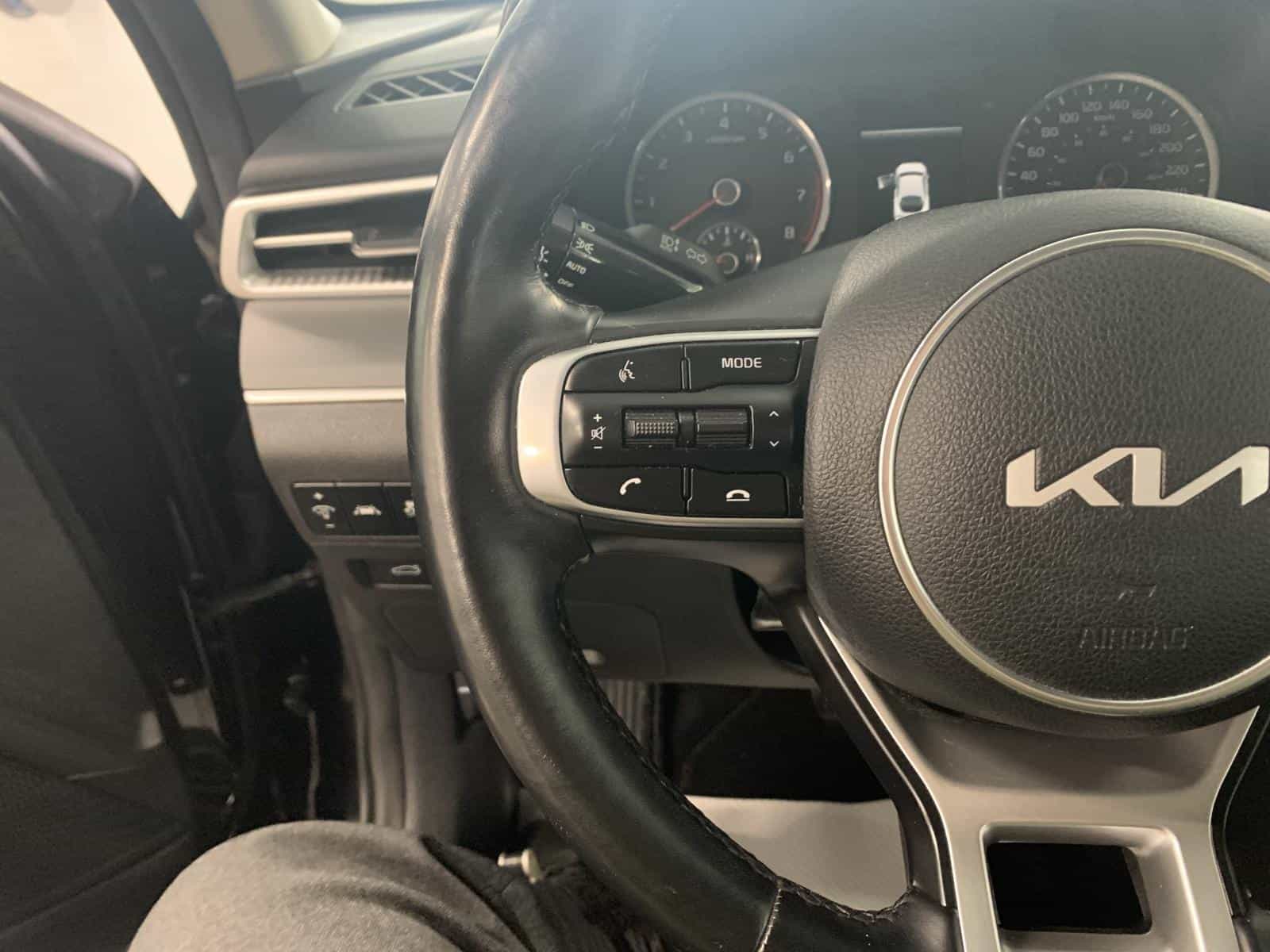 2022 Kia K5 LX - Image 10