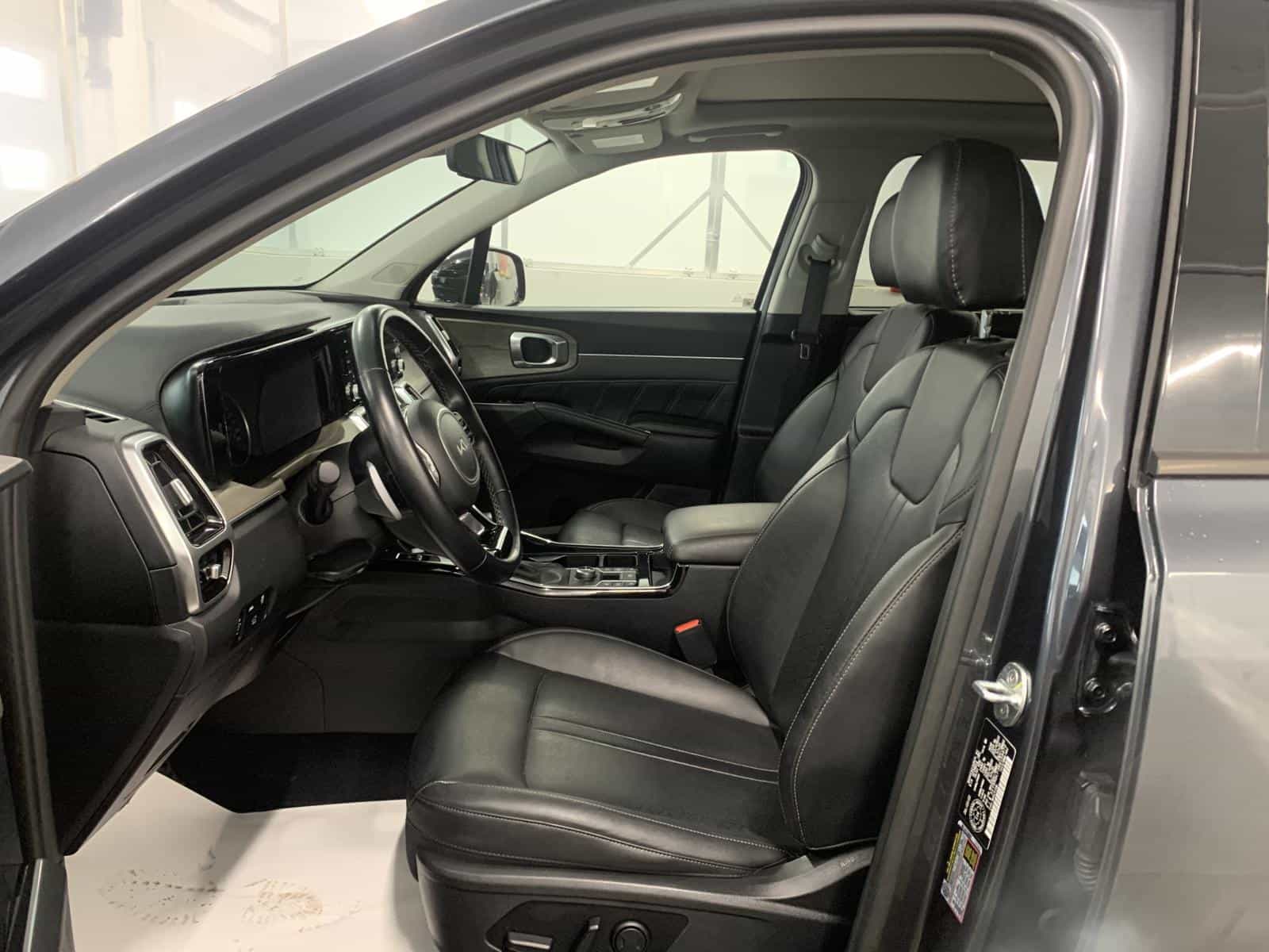 2022 Kia Sorento EX+ - Image 13