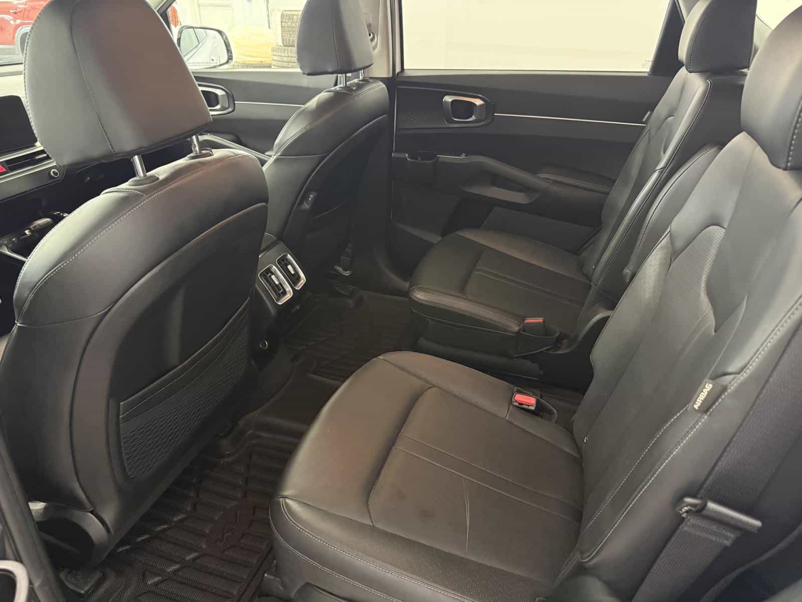 2024 Kia Sorento EX - Image 11