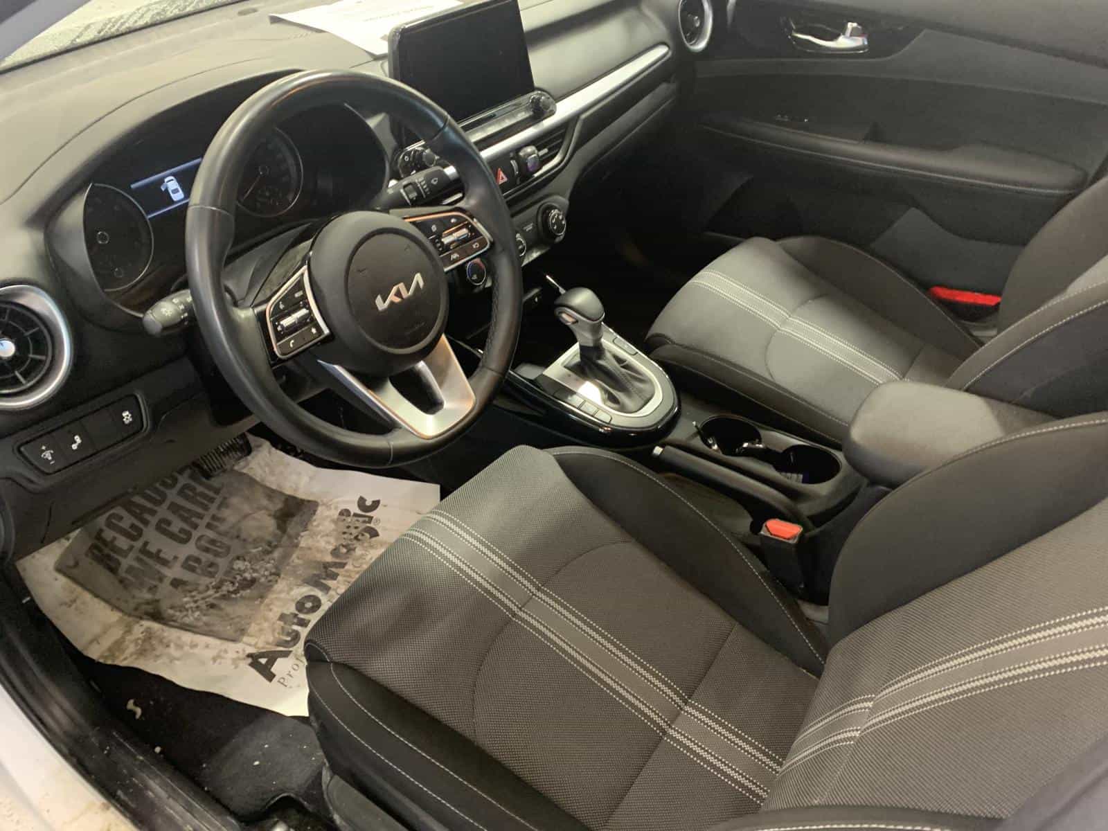 2022 Kia Forte EX - Image 6