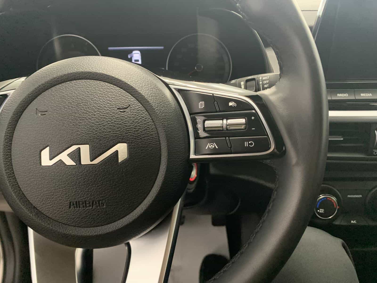 2022 Kia Forte EX - Image 9