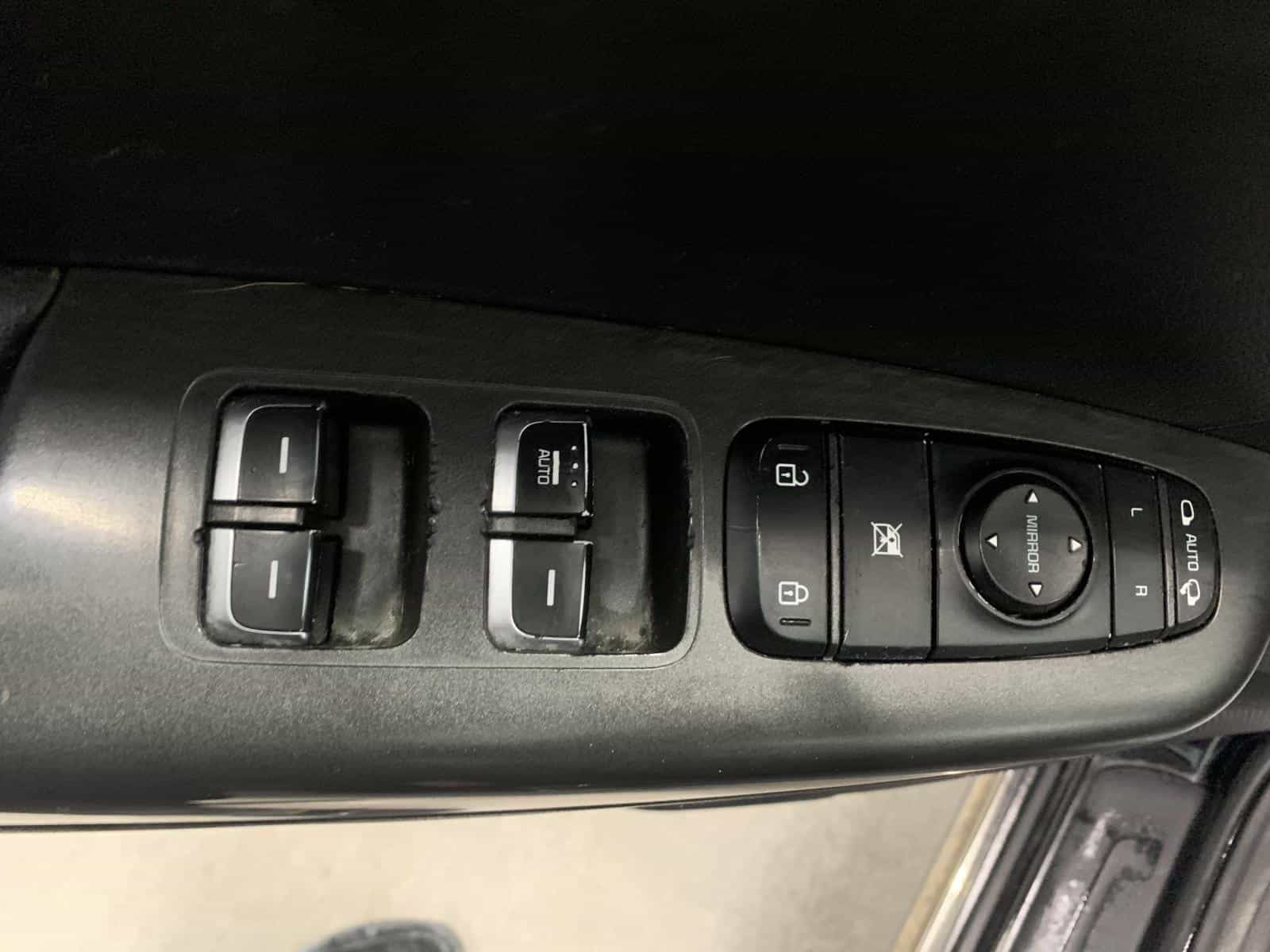 2021 Kia Sportage EX - Image 6