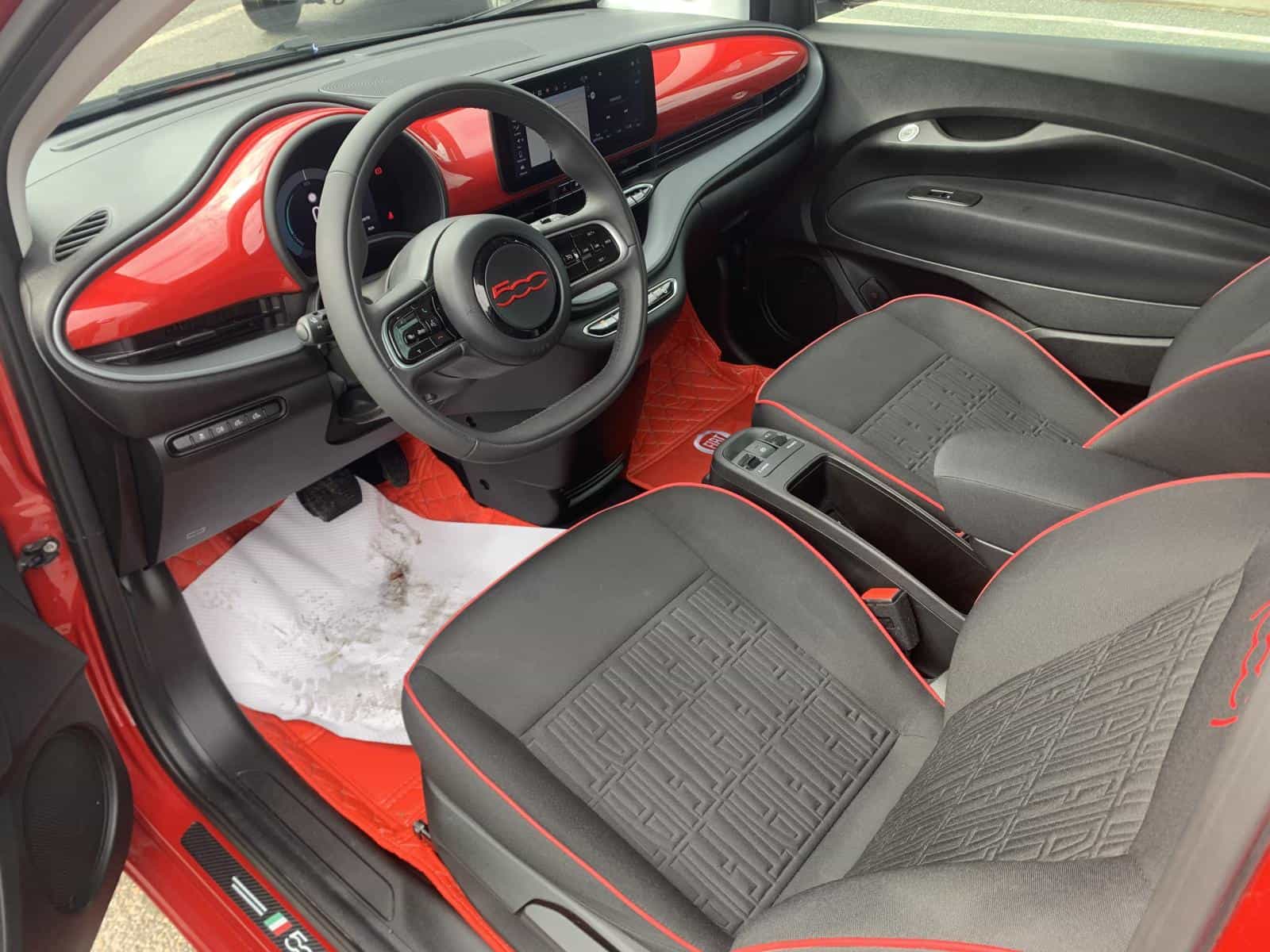 2024 Fiat 500E Base - Image 8