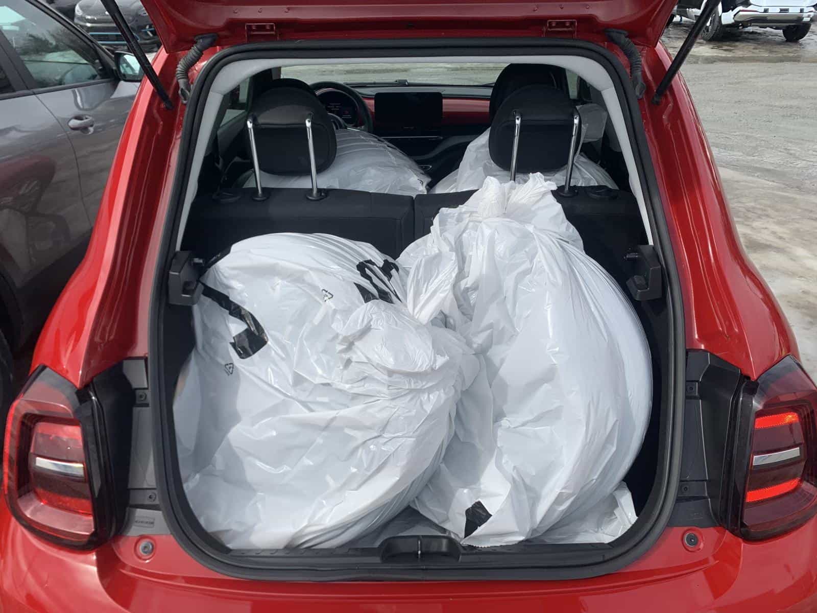 2024 Fiat 500E Base - Image 16