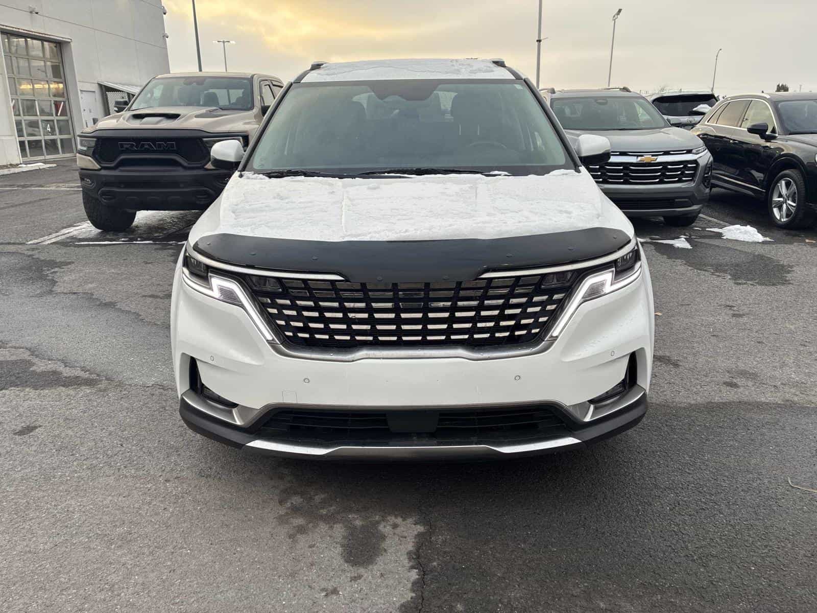 2024 Kia Carnival EX - Image 2