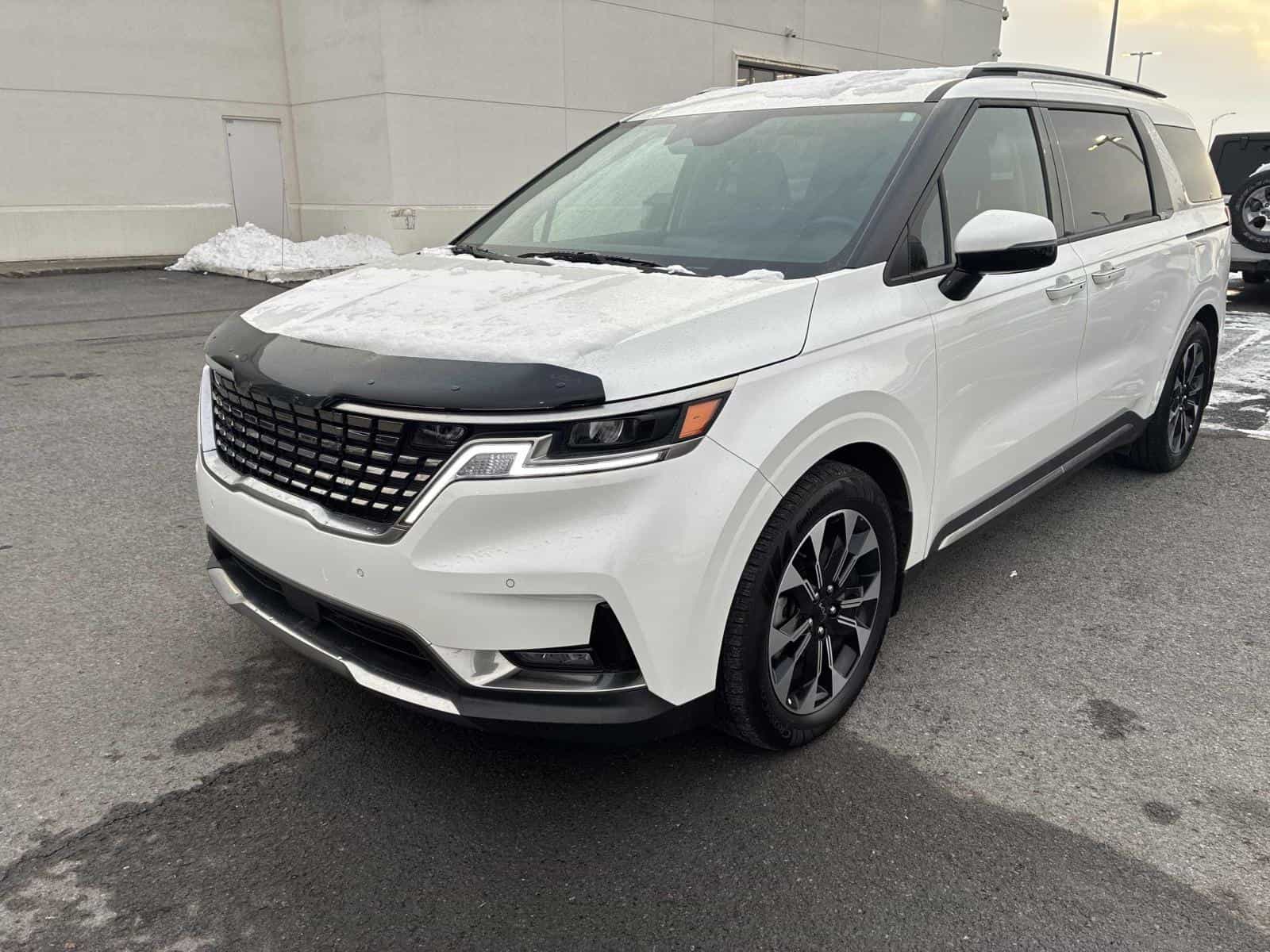 2024 Kia Carnival EX - Image 1