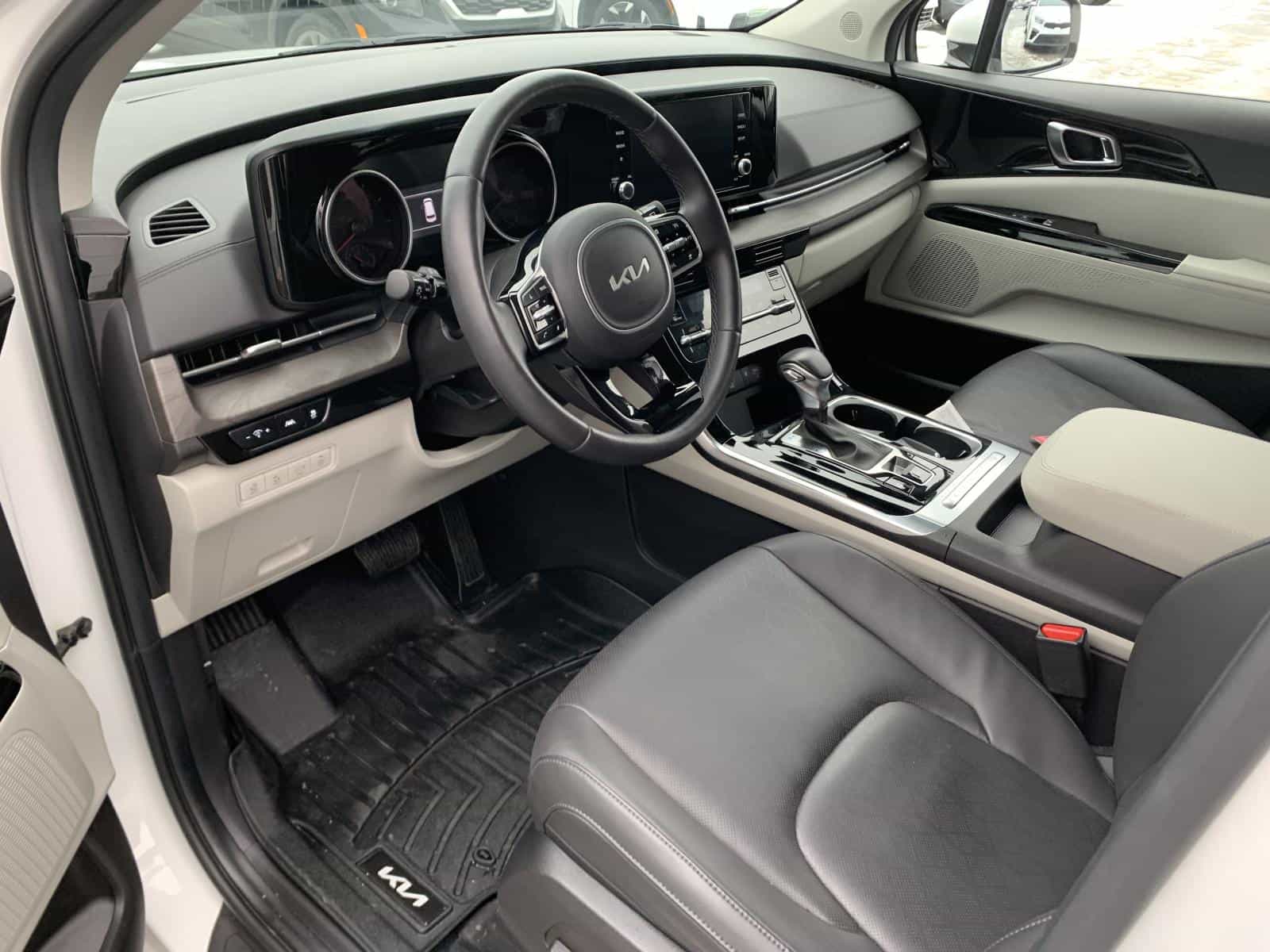 2024 Kia Carnival EX - Image 7