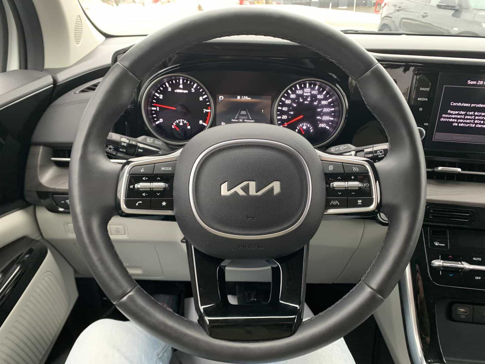 2024 Kia Carnival EX - Image 11
